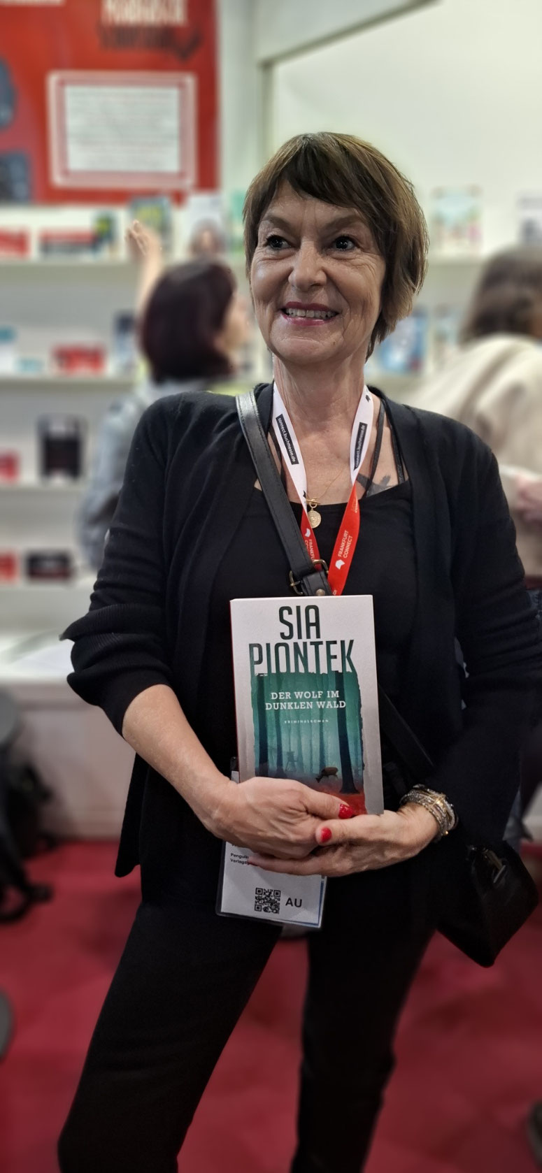 Und hier die Schriftstellerin mit ihrem Bestseller.
