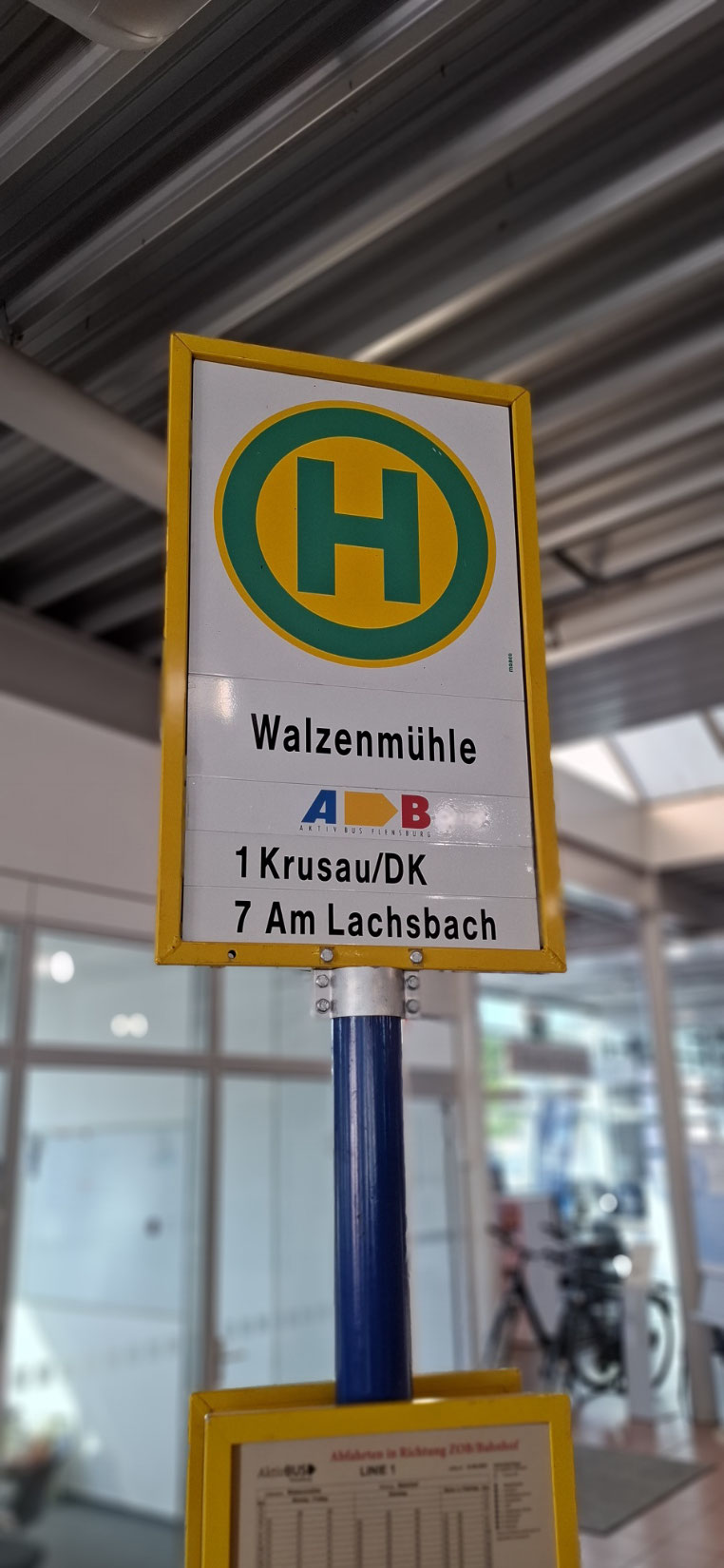... an der Haltestelle 'Walzenmühle'.