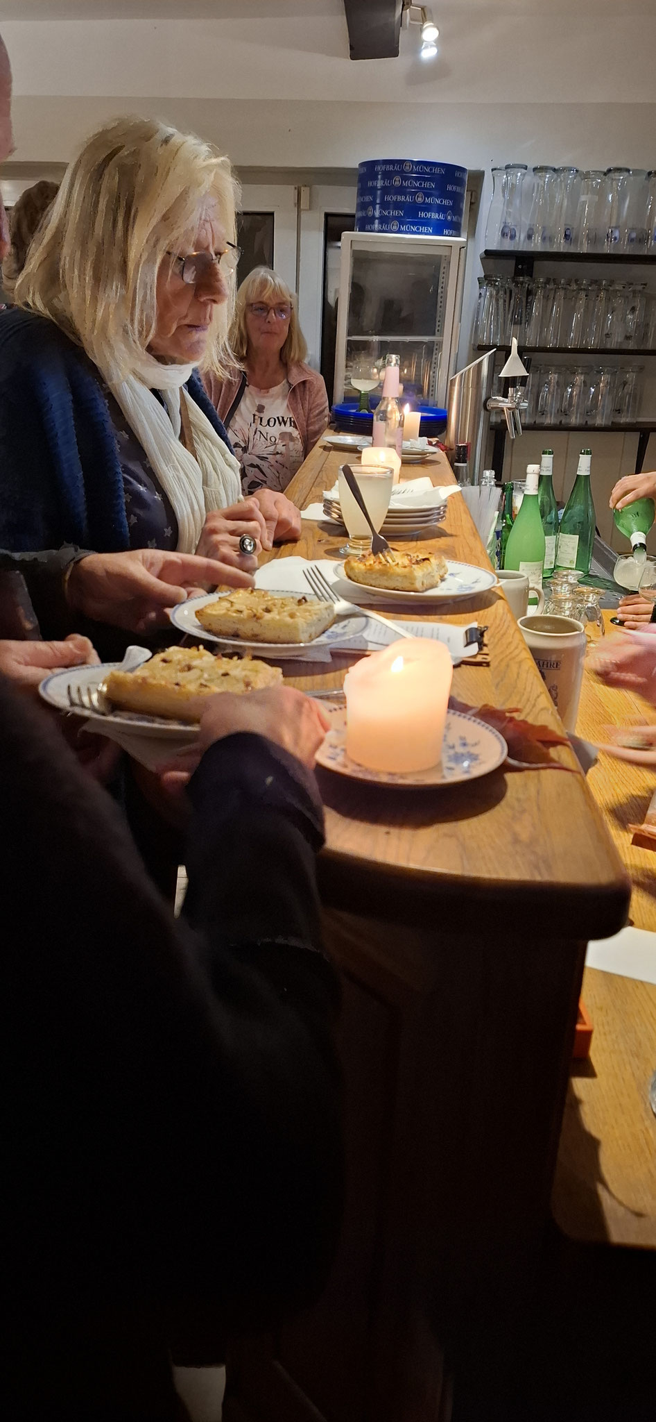 Zwiebelkuchen und Federweißer - perfekt für die Jahreszeit!