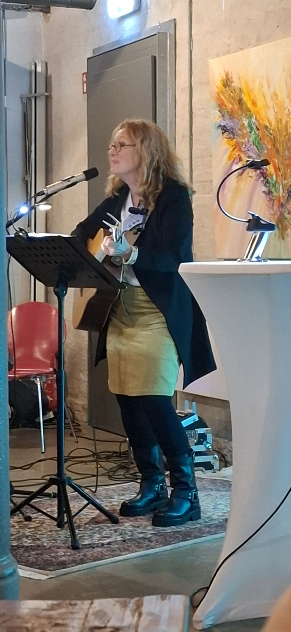 Inge Lorenzen singt davon, wo sie schon überall war ...