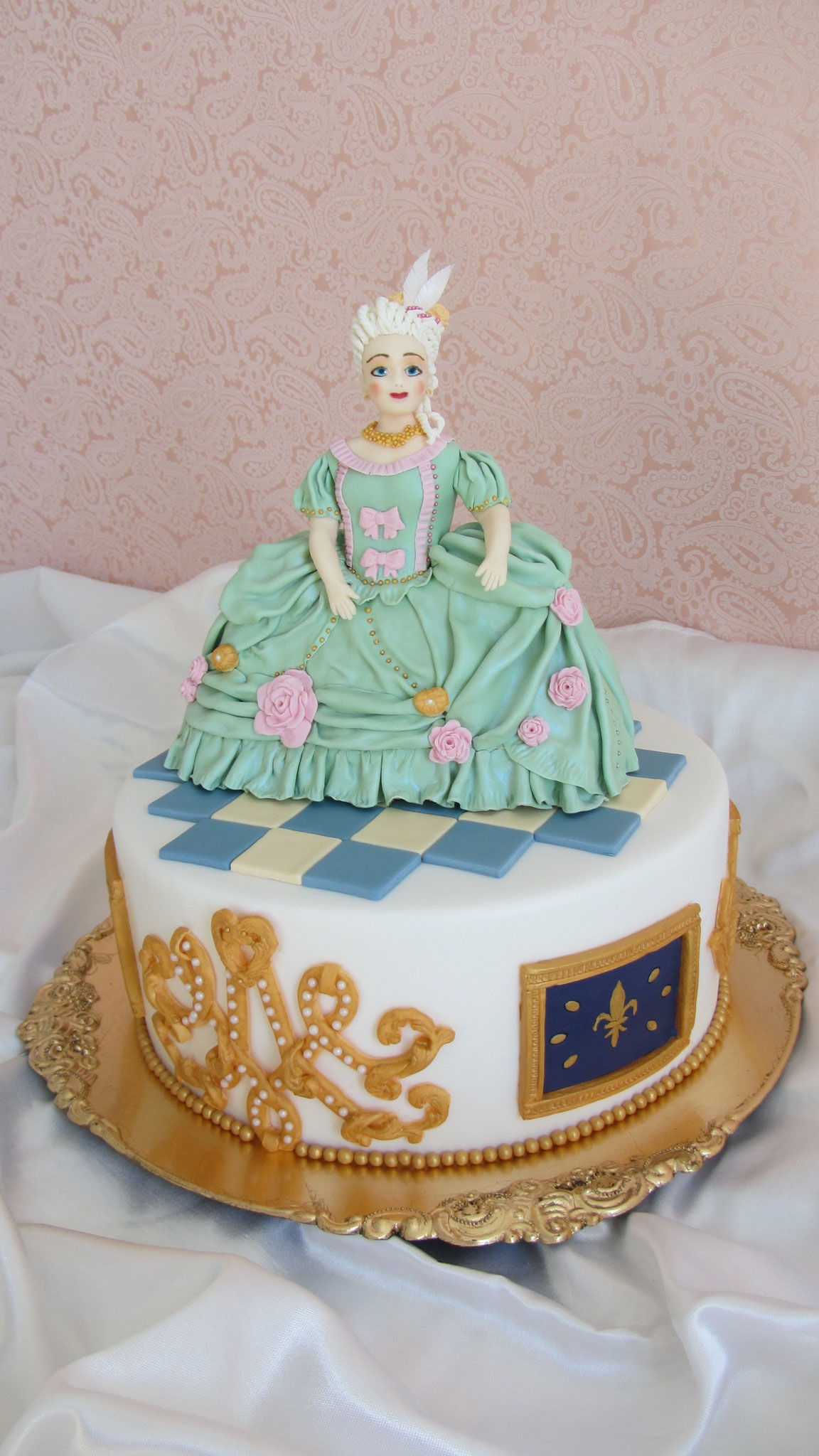 Marie-Antoinette on Cake
