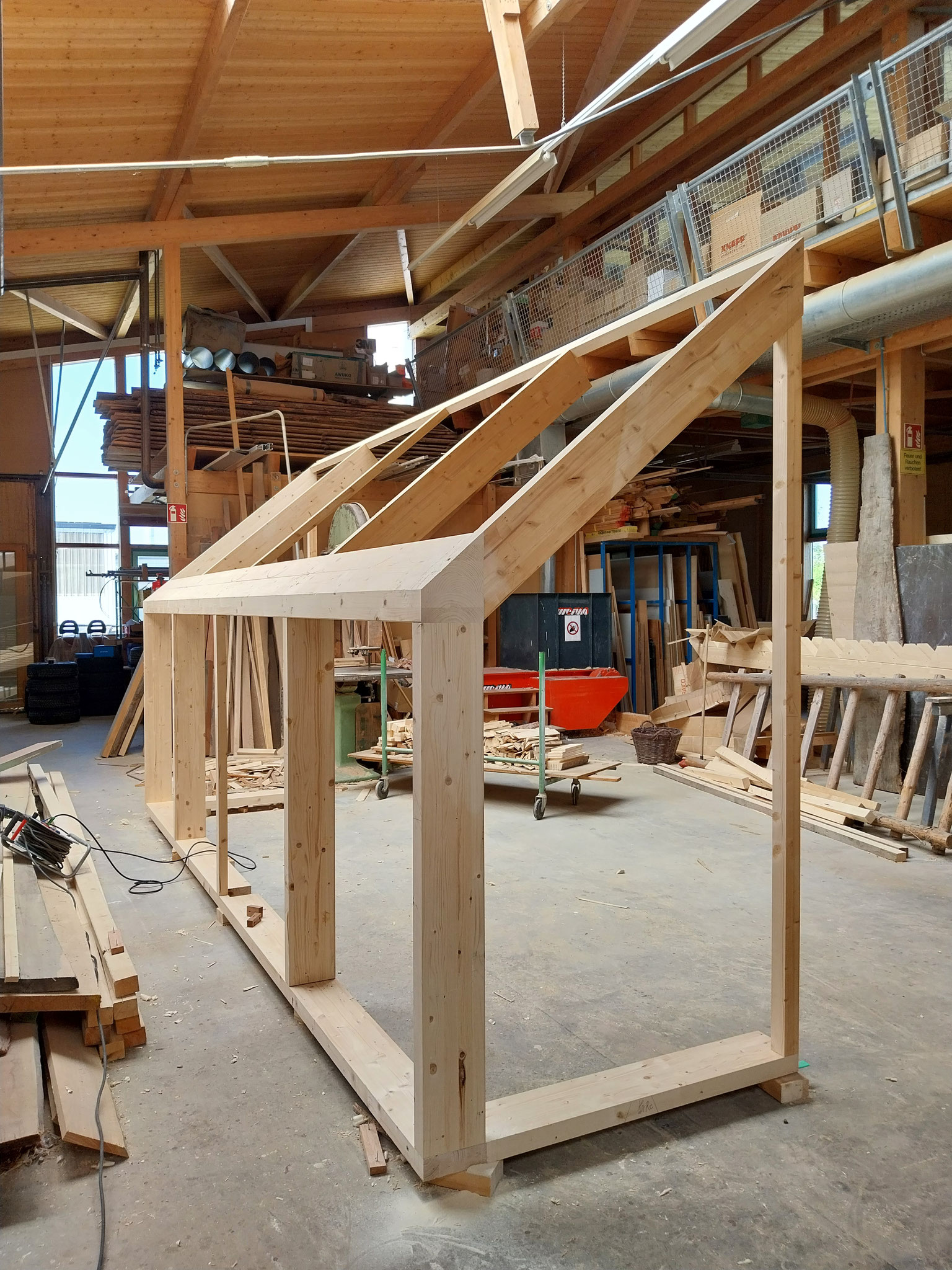 Aufbau der neuen Holzkonstruktion 