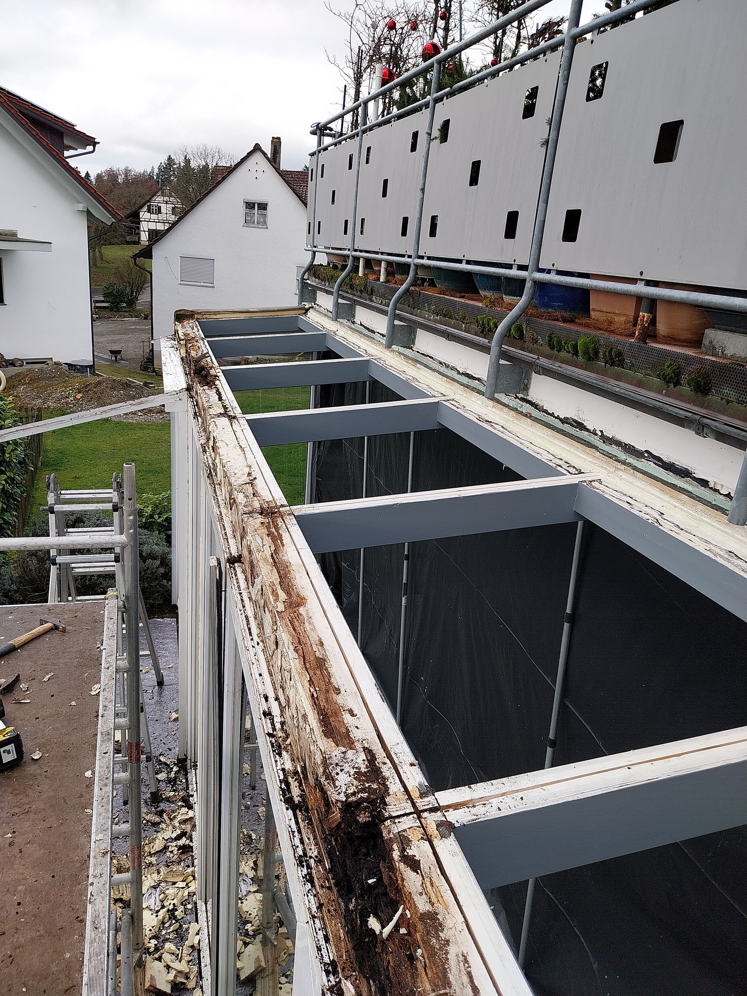 Pfette und Stützen mussten ersetzt werden