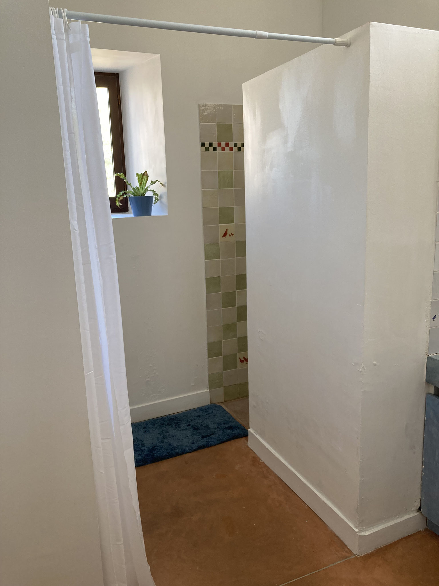 Private Bathroom/ shower room for Jade Vert