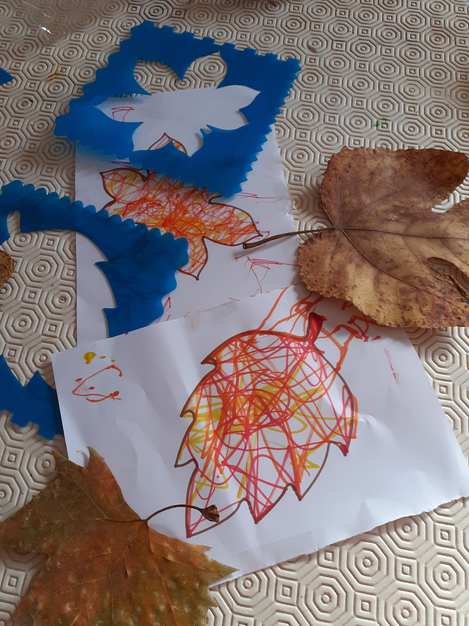 pochoir de feuilles aux feutres 3/3