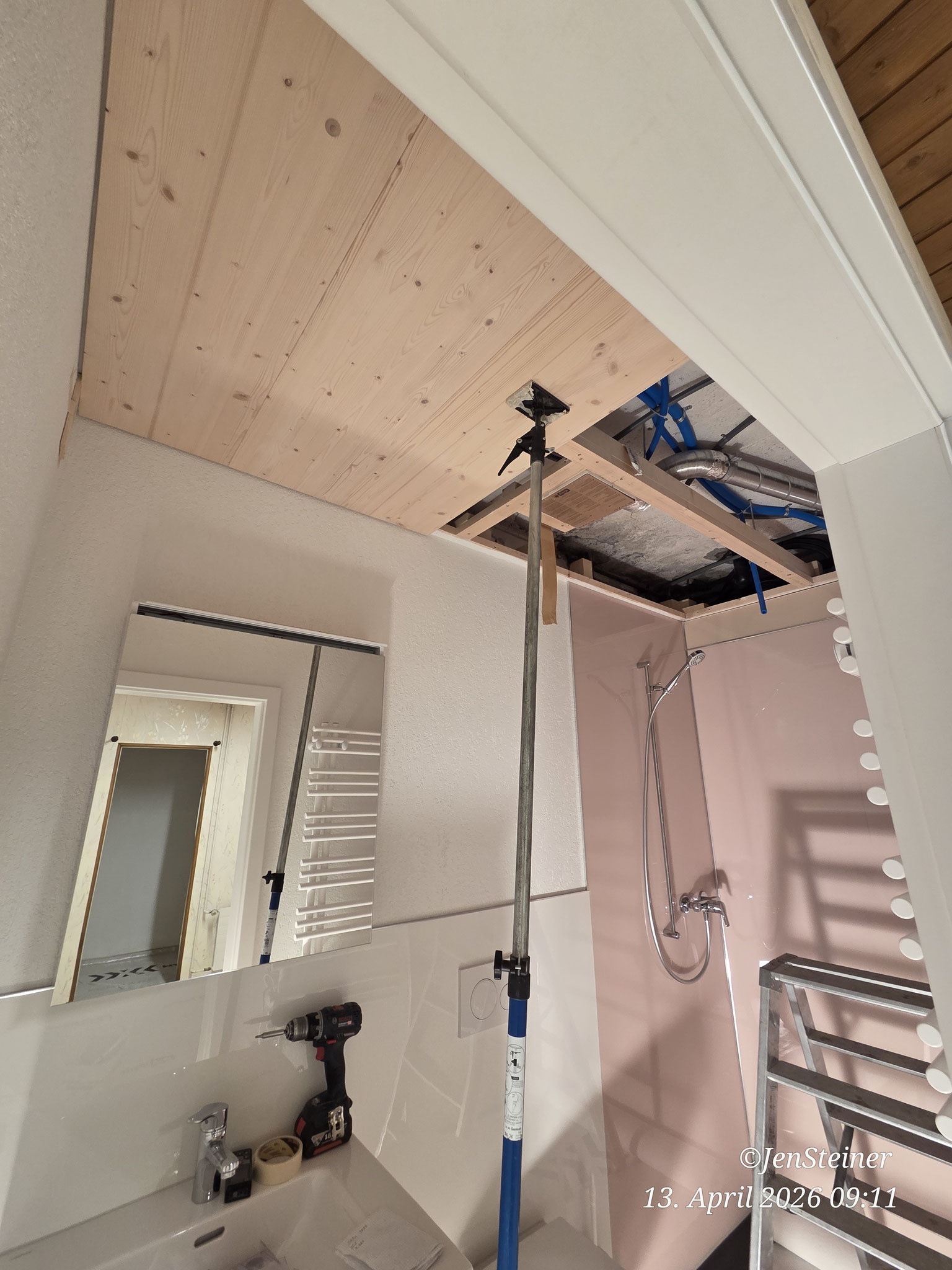 Decke wird montiert