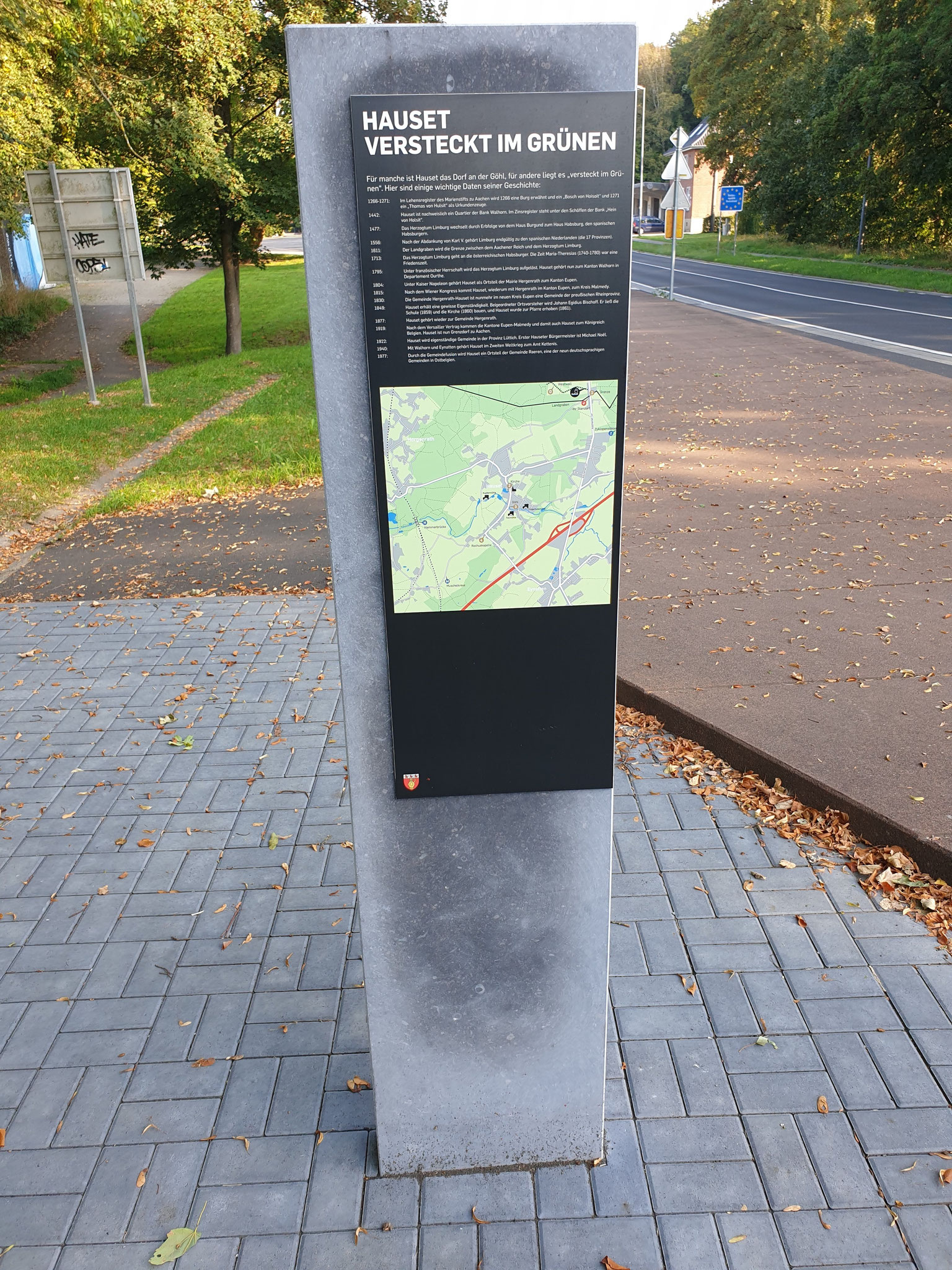 Stele an Köpfchen