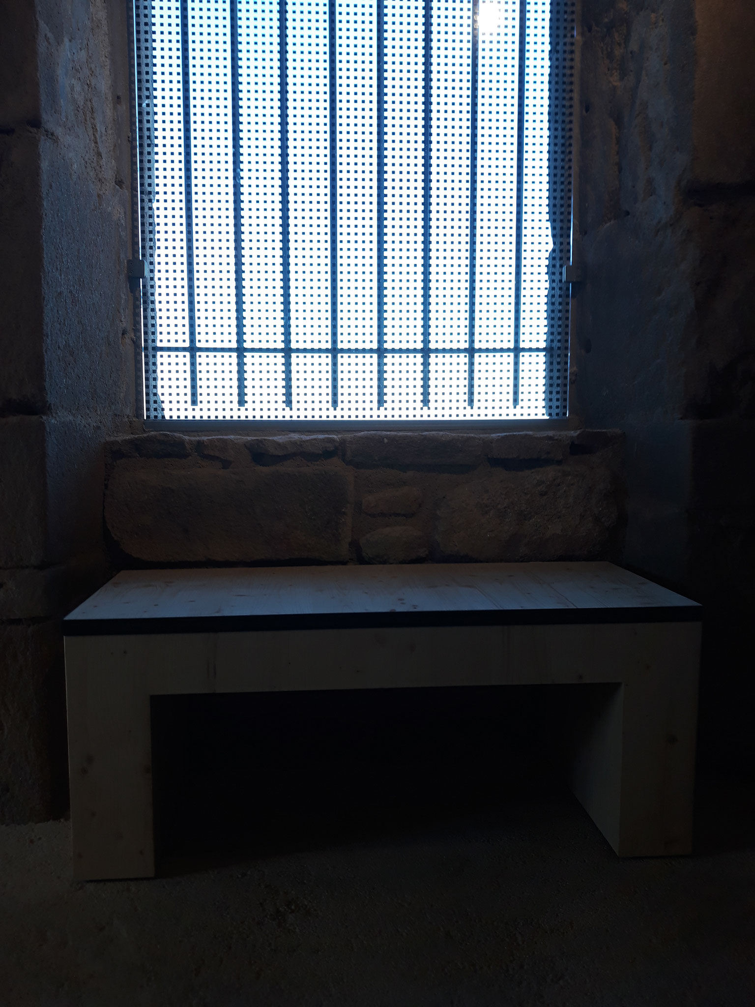 Fabrication et agencement de banc Château D'Essalois - SMAGL