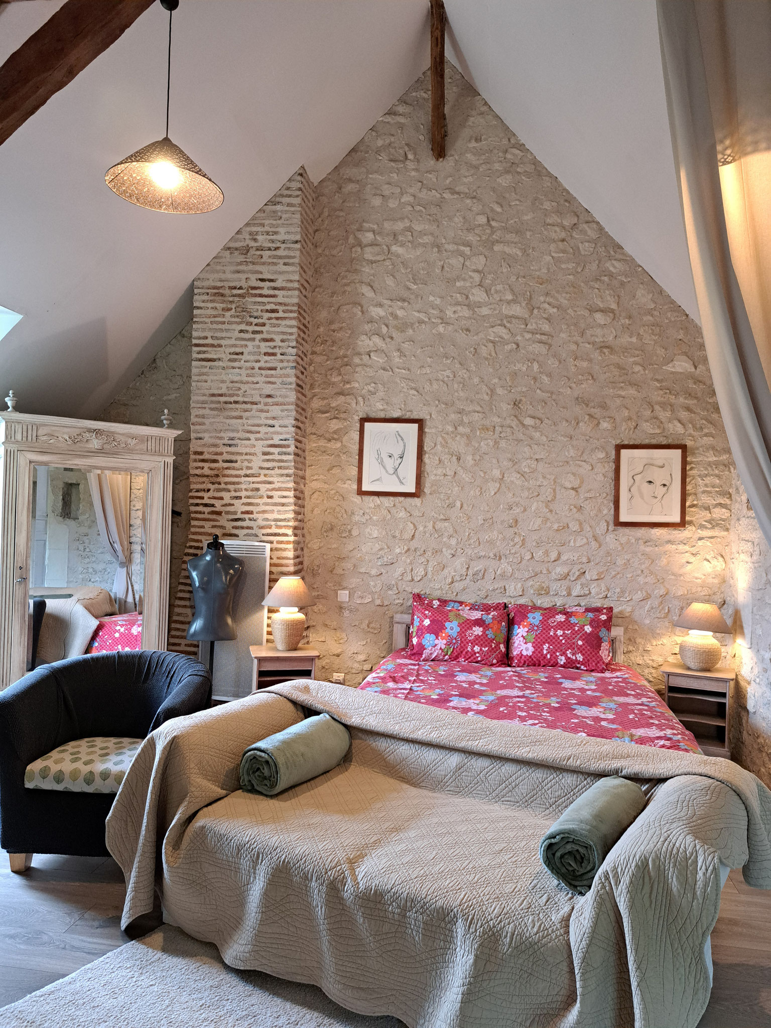 First Large bedroom (Sleep 2)