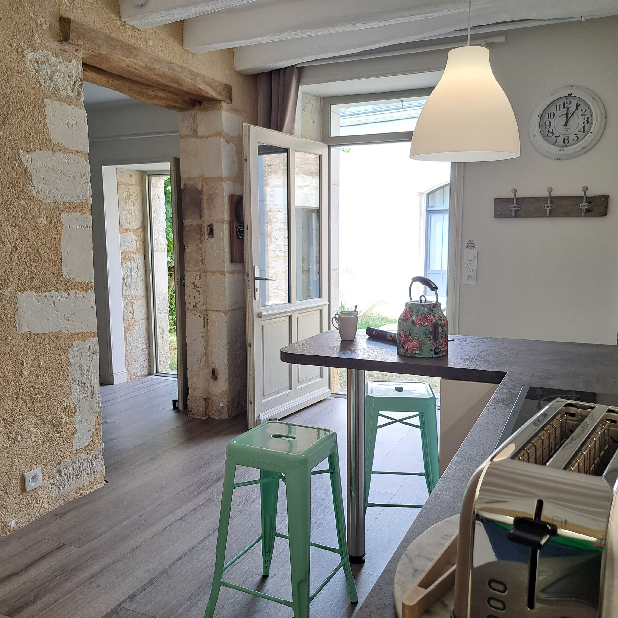 Fully equipped kitchen and garden