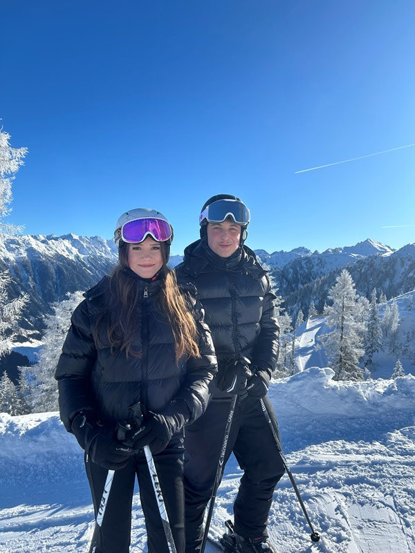 Jugend beim Skifahren Planai-Hochwurzen