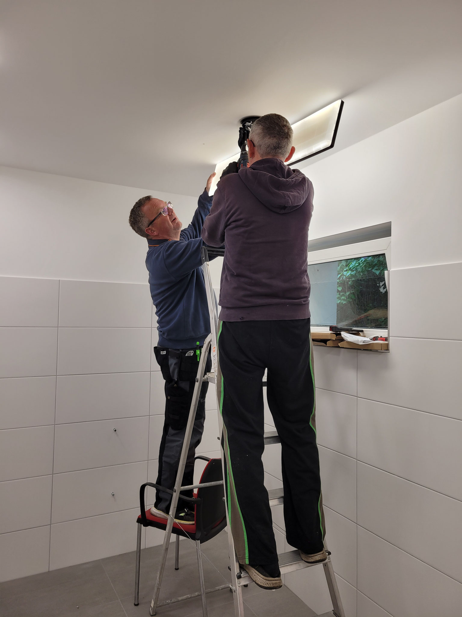 ... men at work ...