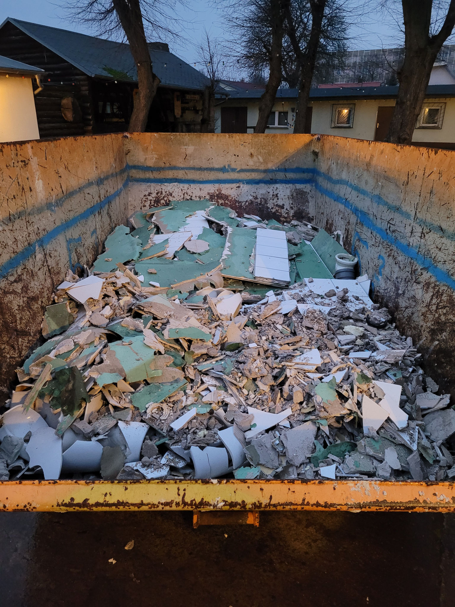 Container füllt sich ...