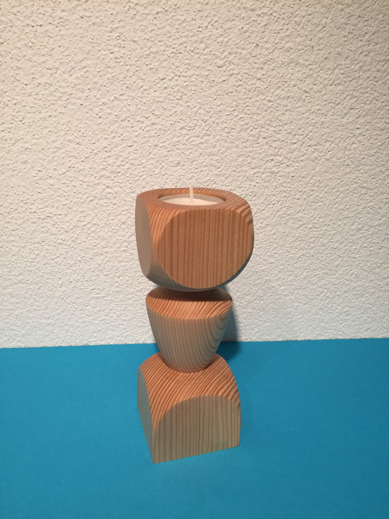 Teelicht aus Tanne, h= 160 mm, d= 80 mm (hergestellt bei drechselkurse.ch)