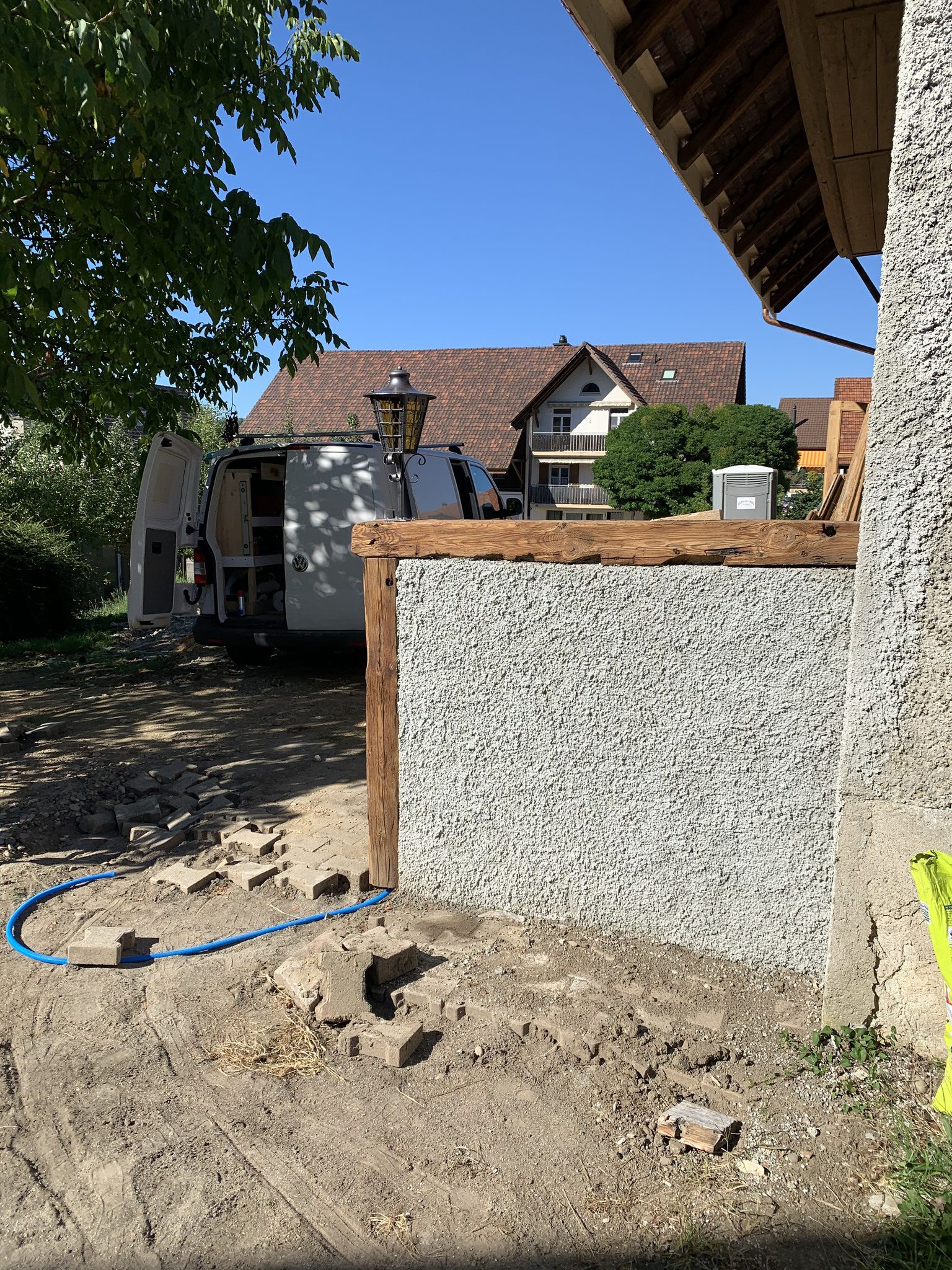 Restauration Bauernhaus Montage und Fertigstellung Eingangsbereiche