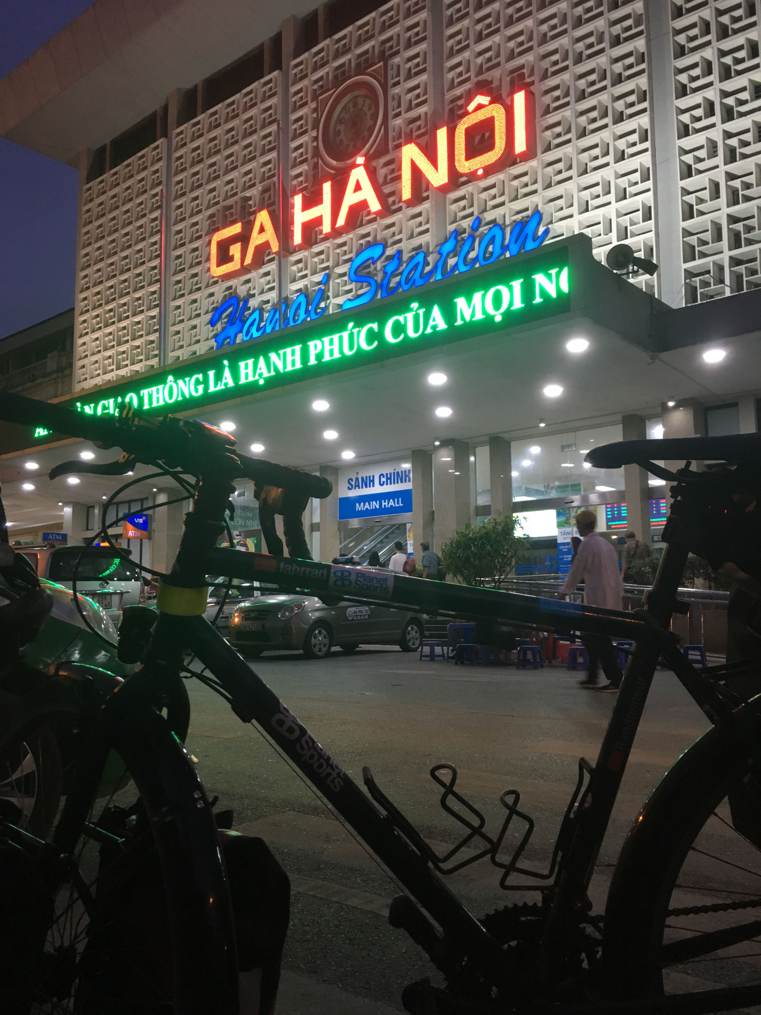 Ankunft, um fünf Uhr morgens in Hanoi nach 35 Stunden Zugfahrt