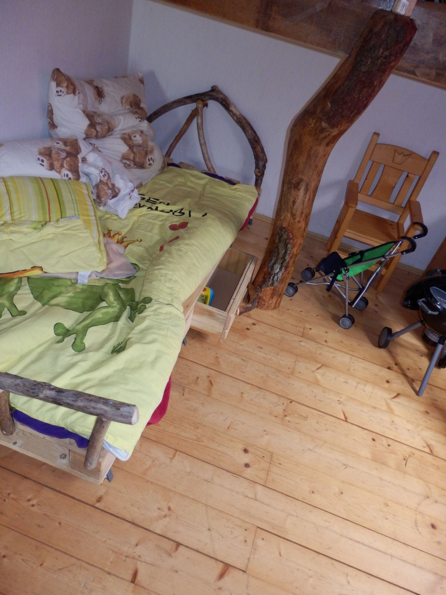Rustikales hoch/palettenbett die holzscheune webseite von ... Gemütliches schlafzimmer