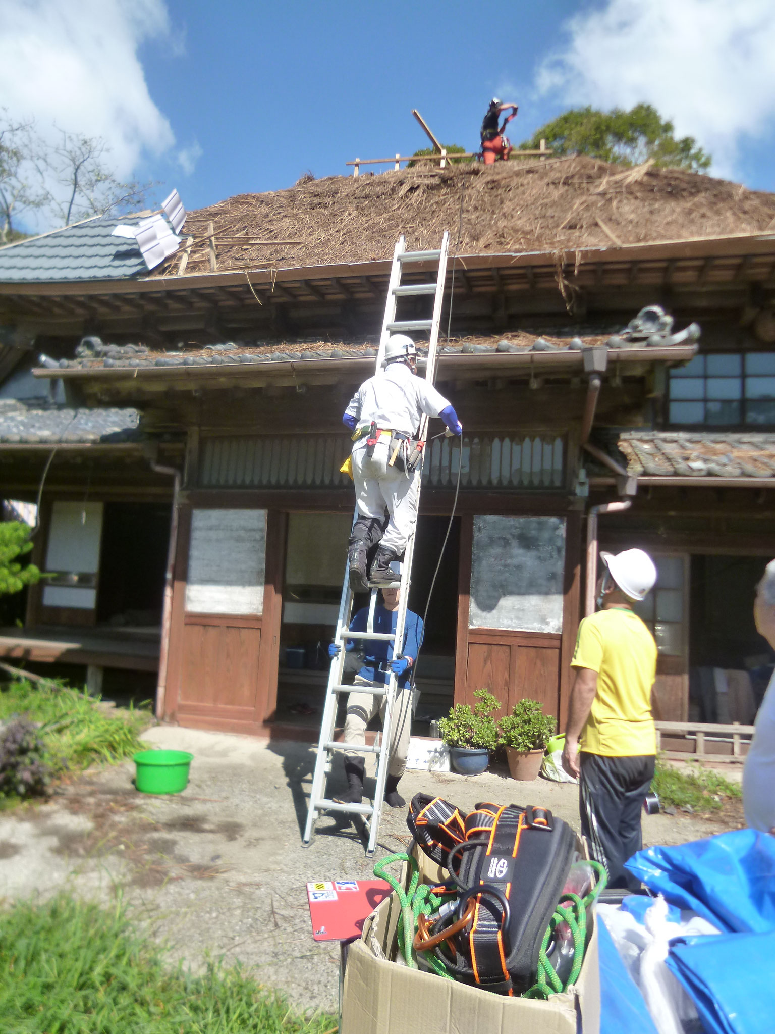 命綱をつけて上る。転落・事故は命綱をつけていないので起きる