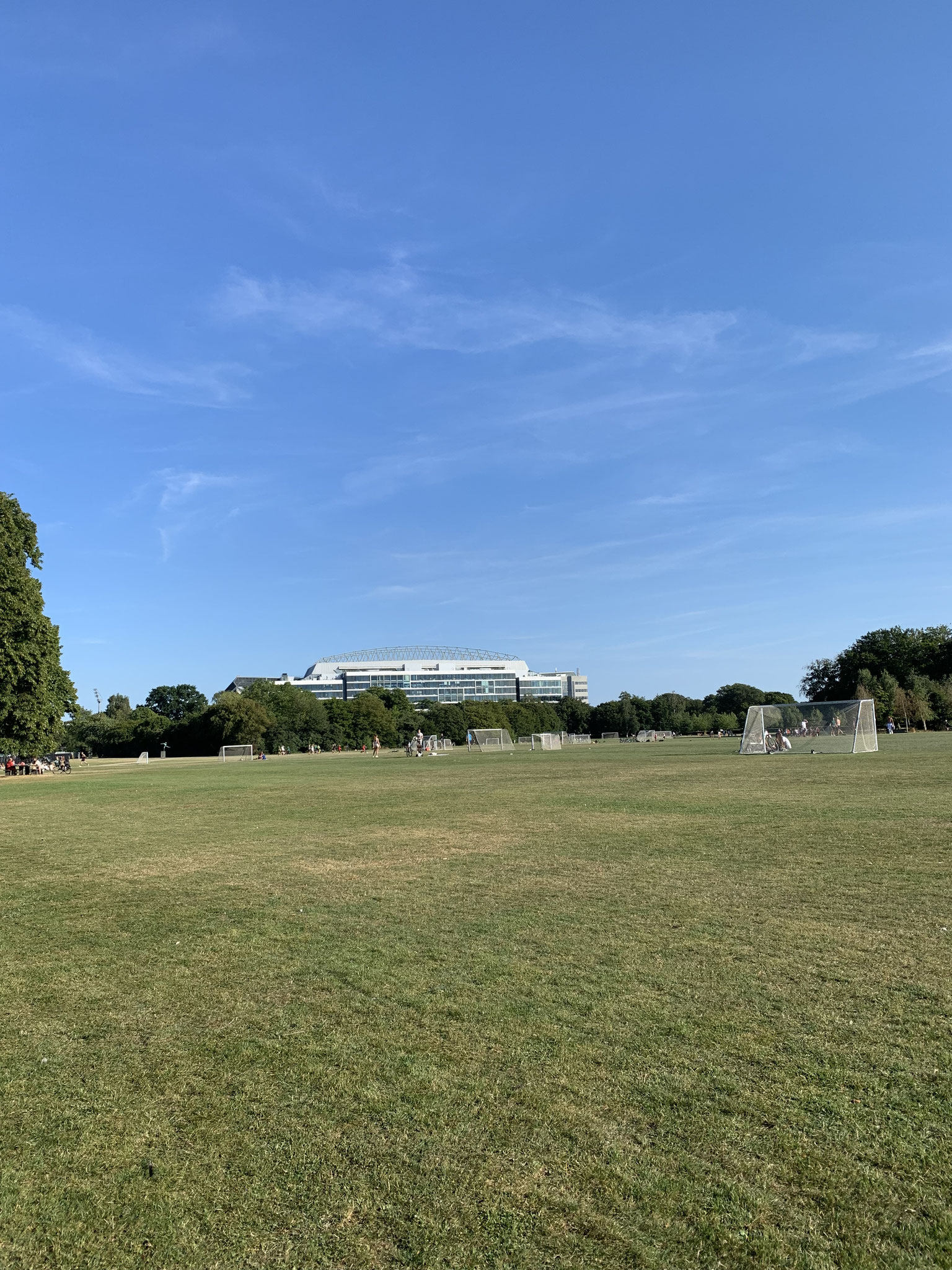 Der Fælledpark mit Blick aufs FCK Stadion