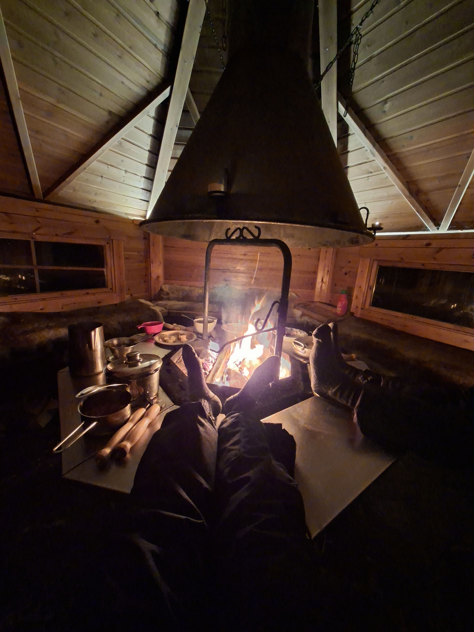 Ein entspanntes BBQ zum Aufwärmen im eisigen Kiruna.