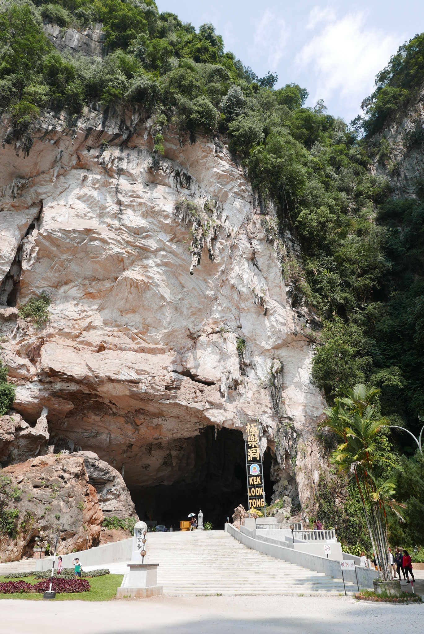 Der Kek Lok Tong Cave 