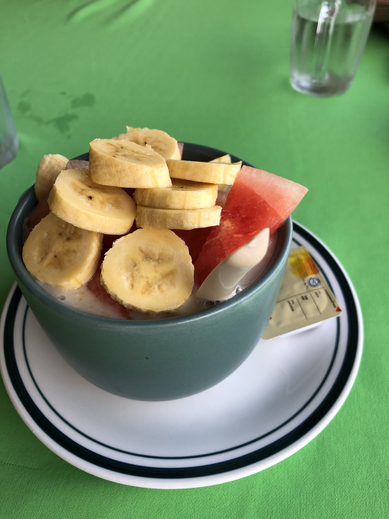 Früchte Porride mit Honig