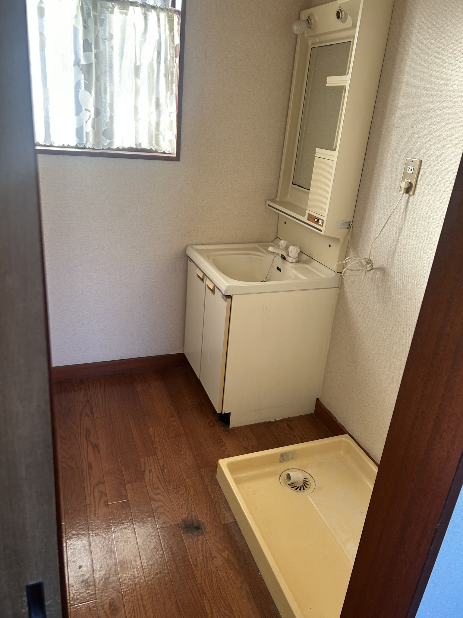 洗面 洗濯機もこちらに置けます