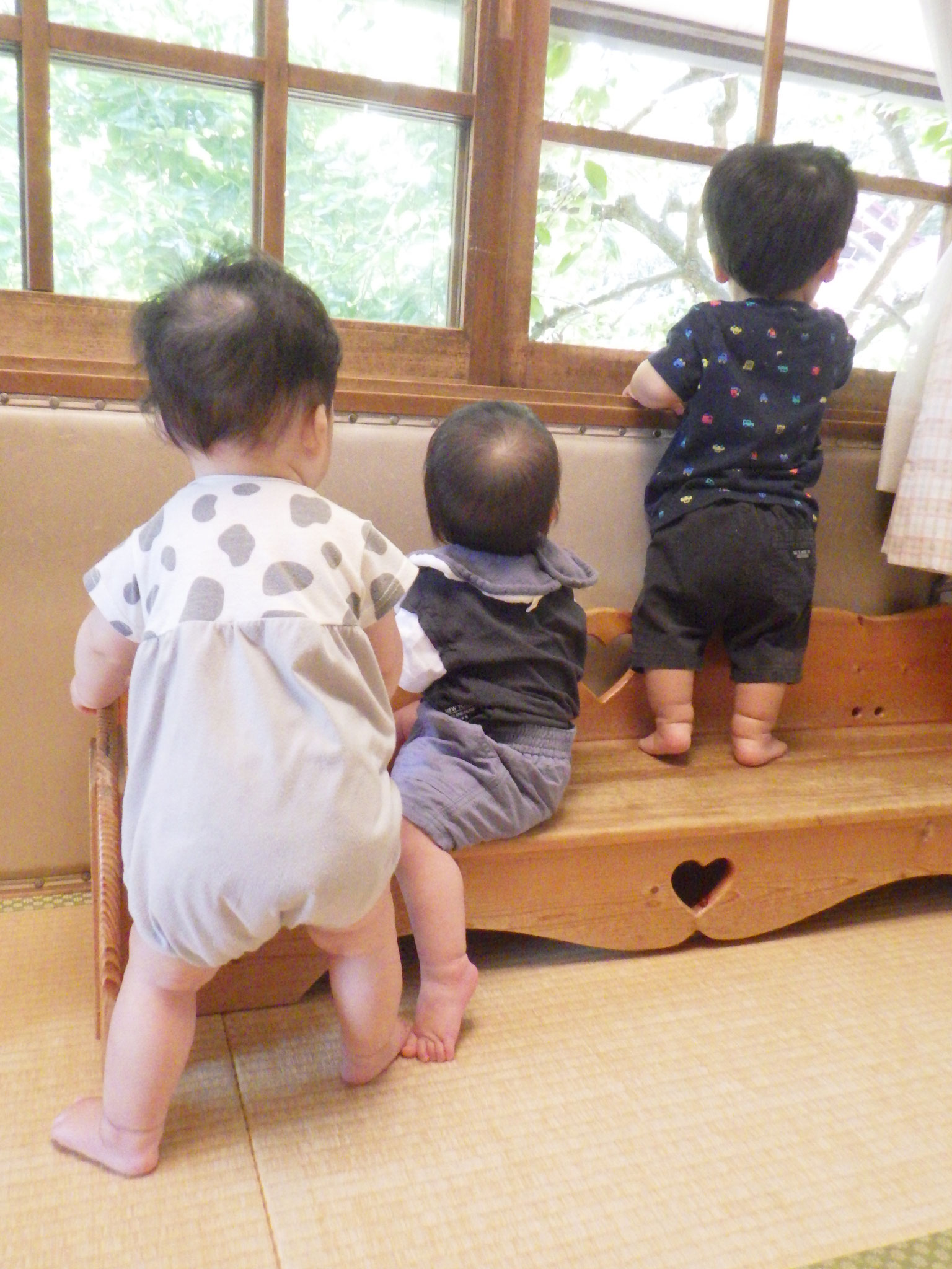 園庭のお兄ちゃんお姉ちゃん楽しそうだな～！