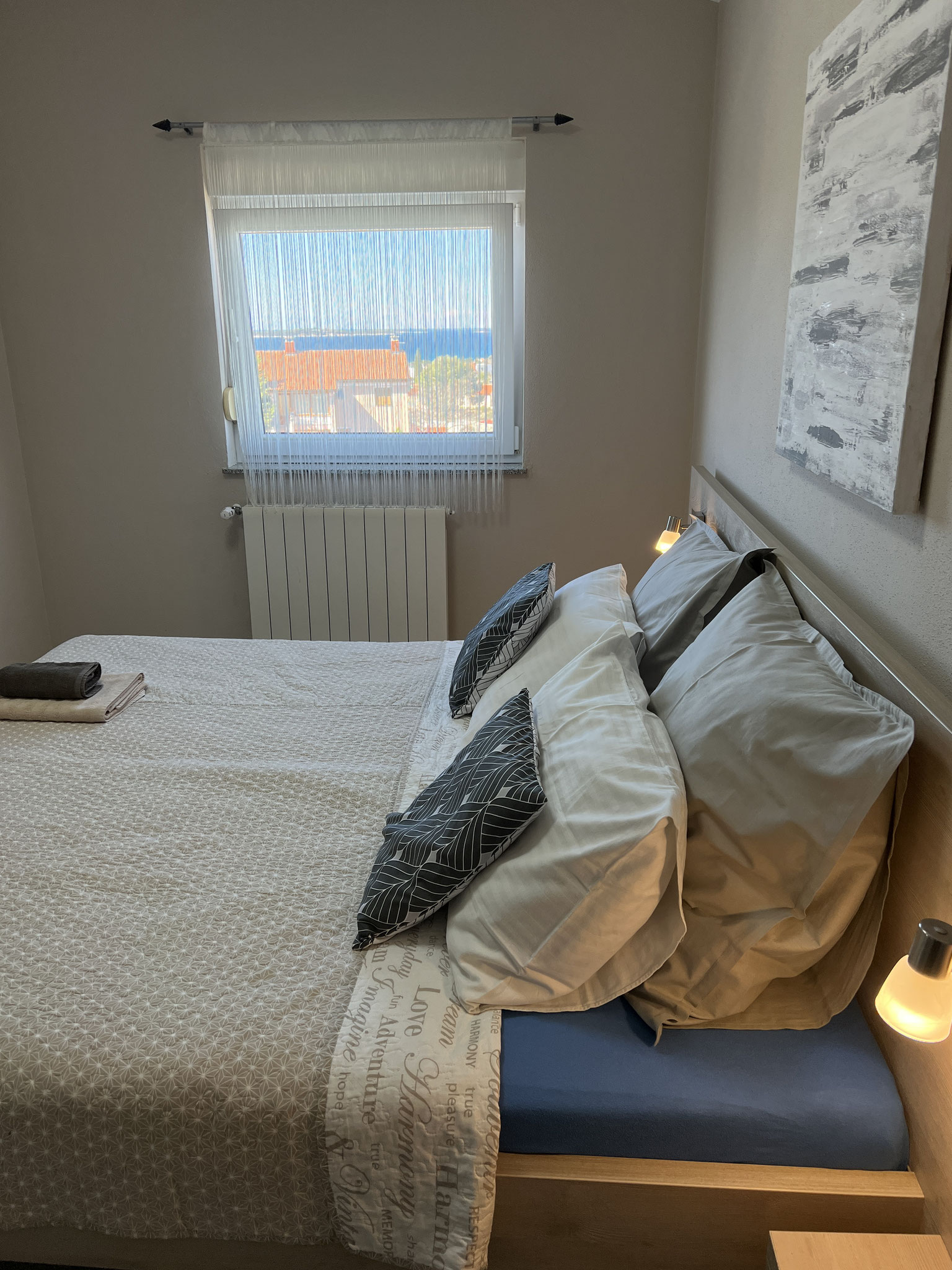 AP 2 Schlafzimmer Nr1. Doppelbett 180x200cm