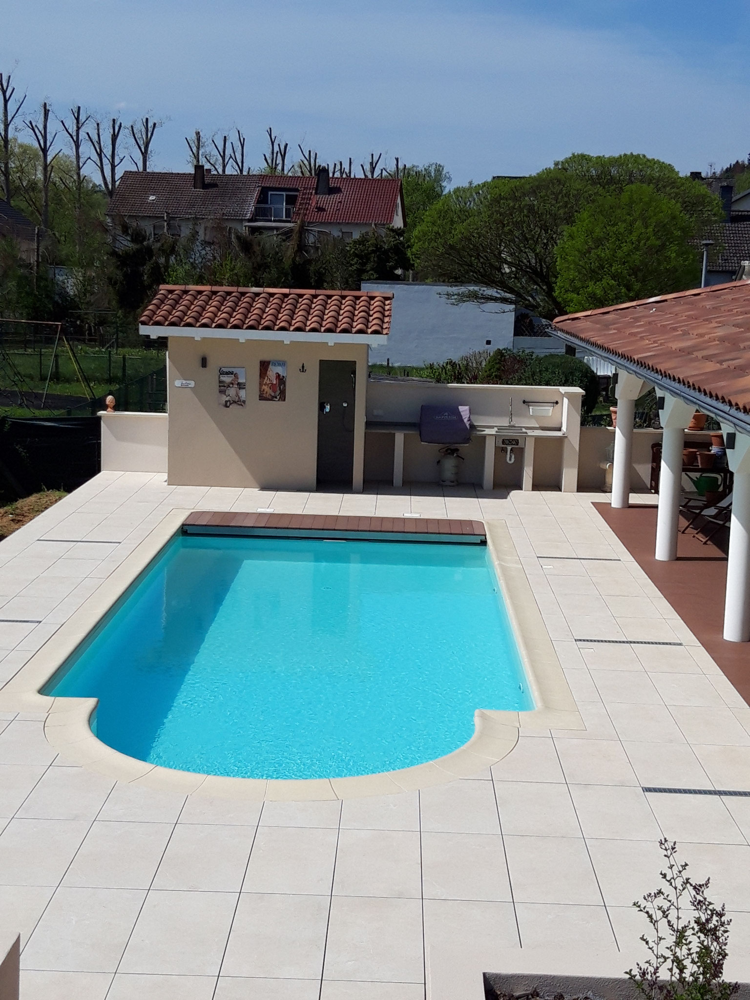 In Terrasse eingebetteterter Pool 8x4m inkl. Schacht für ...