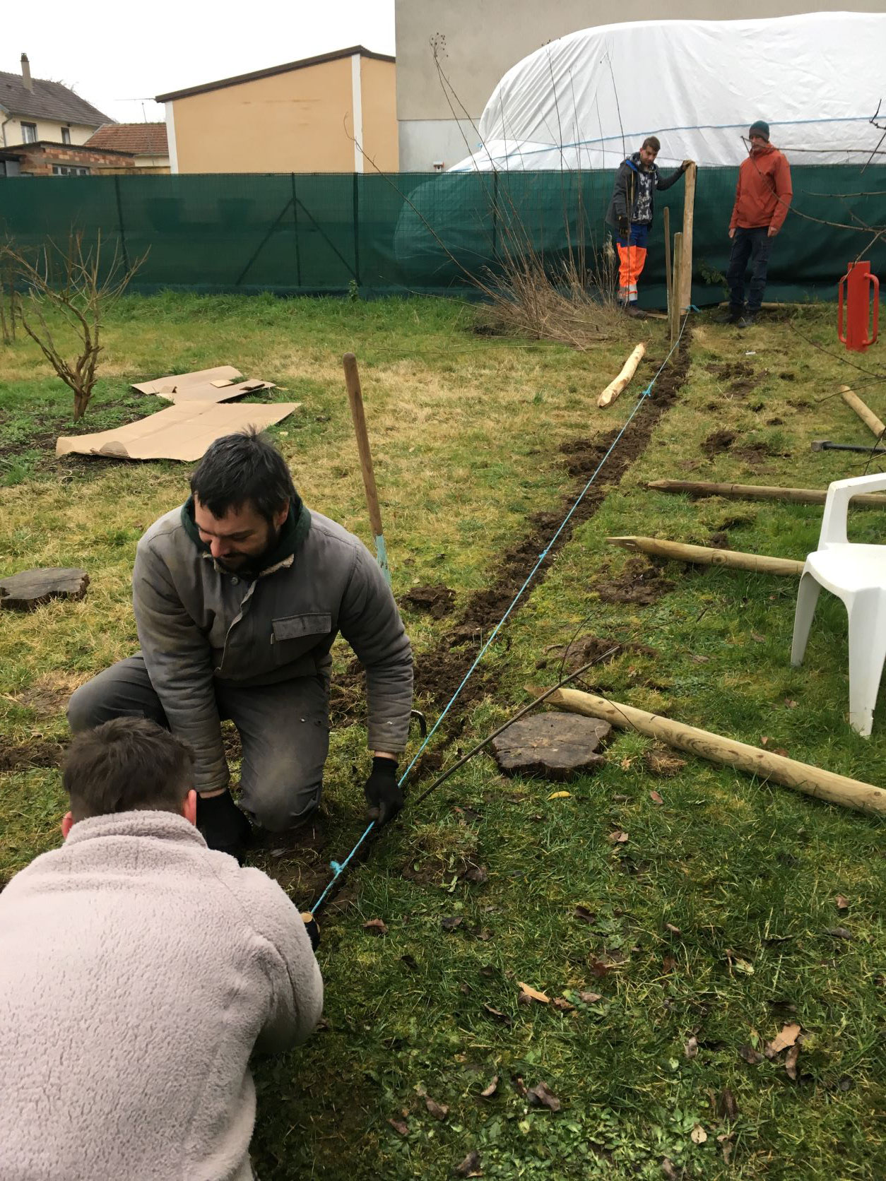 Préparation du sol et installation des piquets