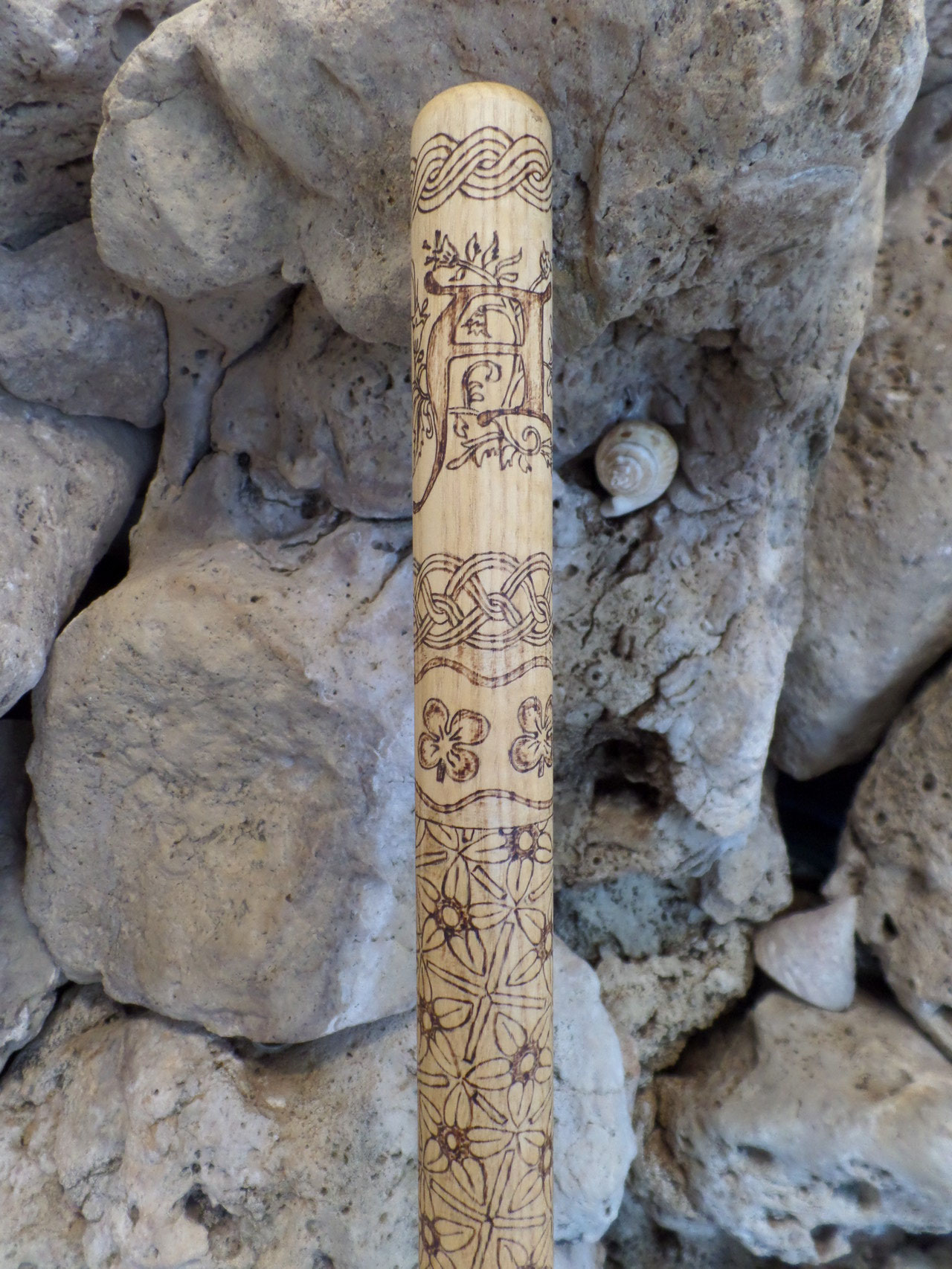 Initialen und umlaufende Muster