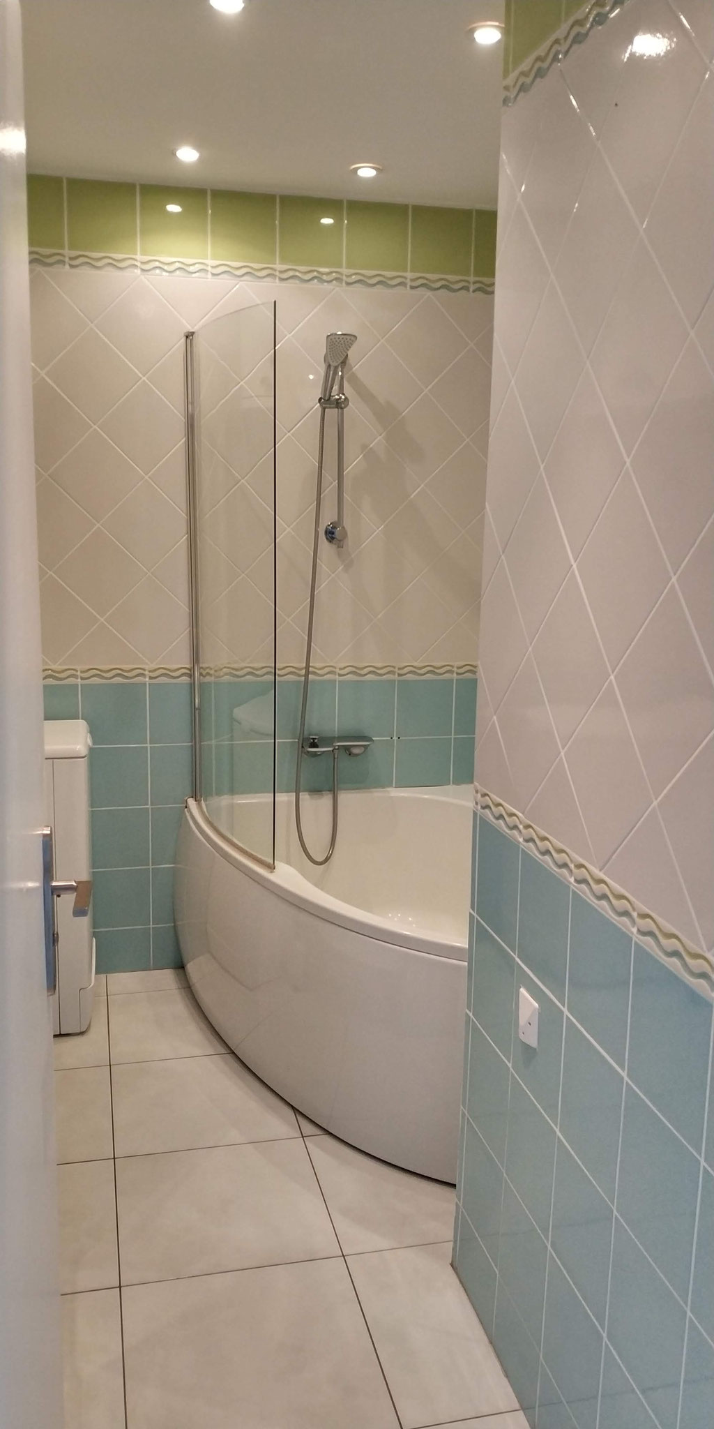 Baignoire salle de bain appartement Sanary