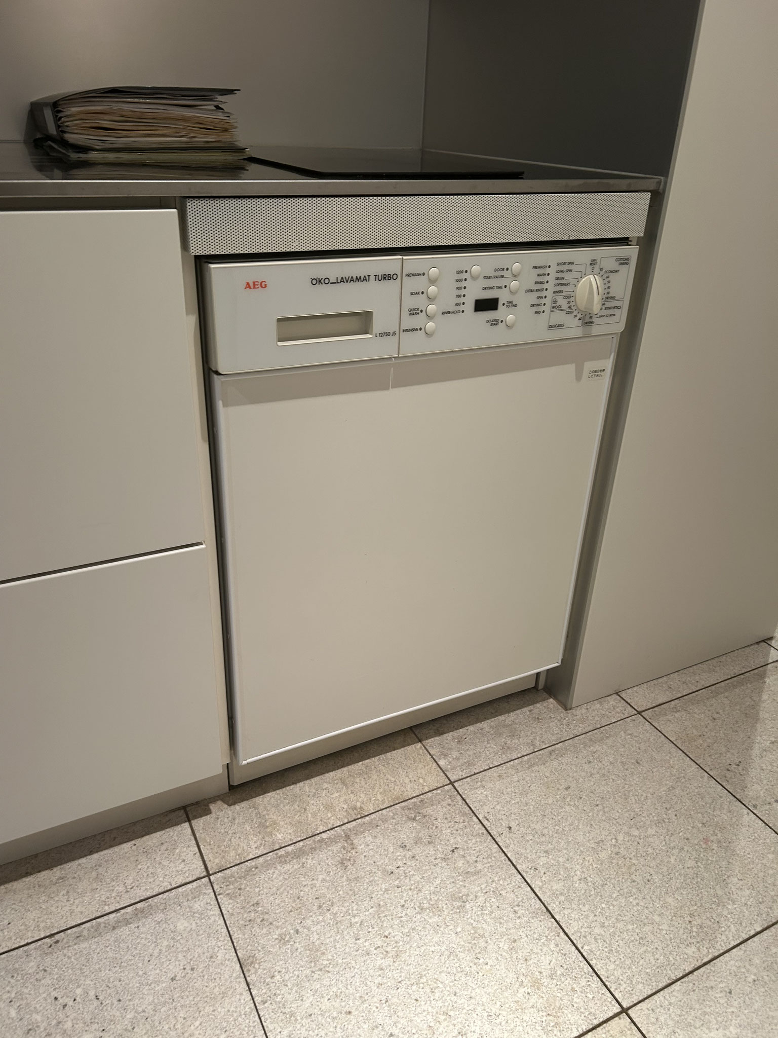 25年前のAEG洗濯乾燥機　外扉が付いているタイプ