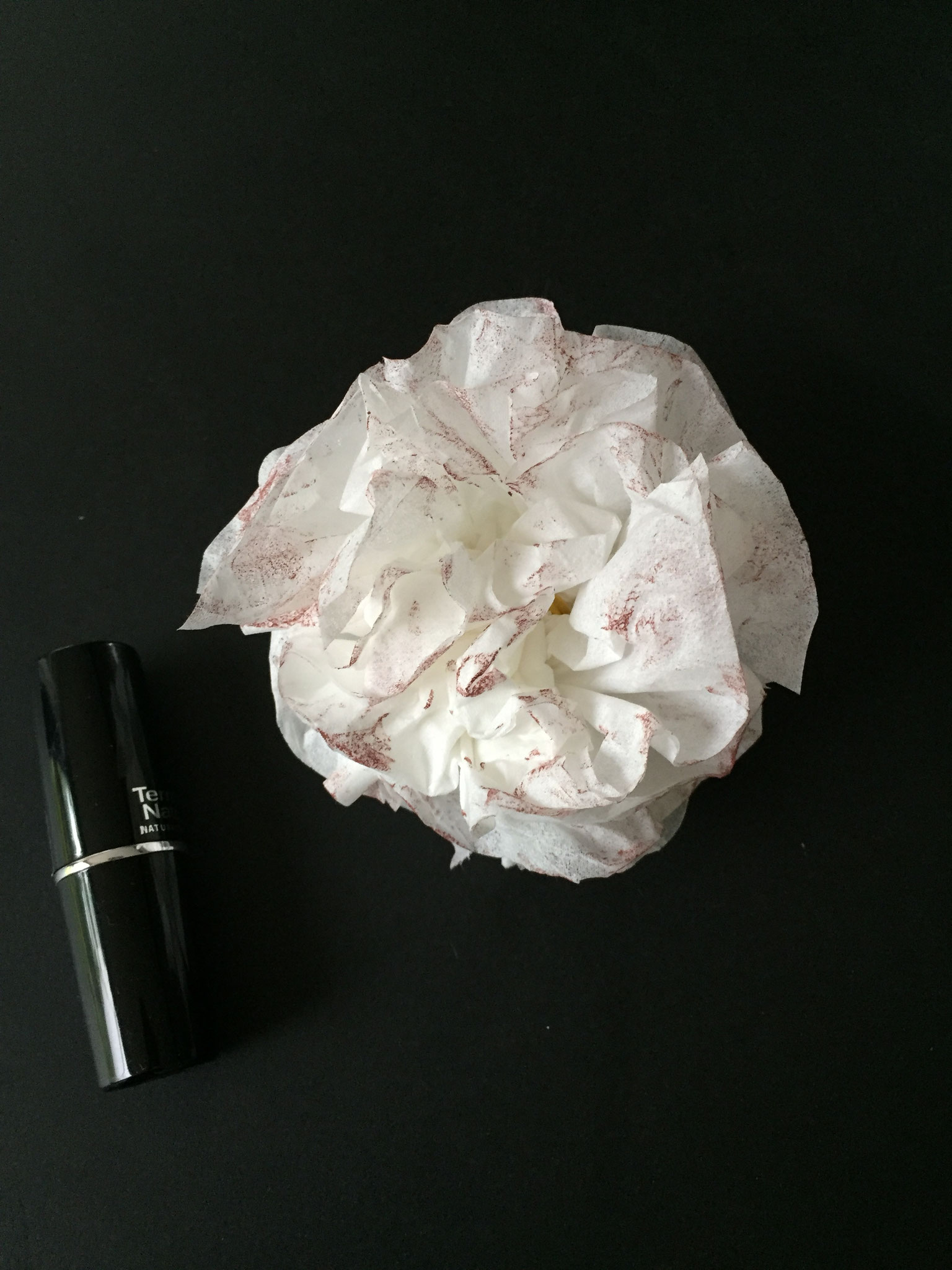 Jetzt ist die Blume fertig. Du kannst sie verschenken.