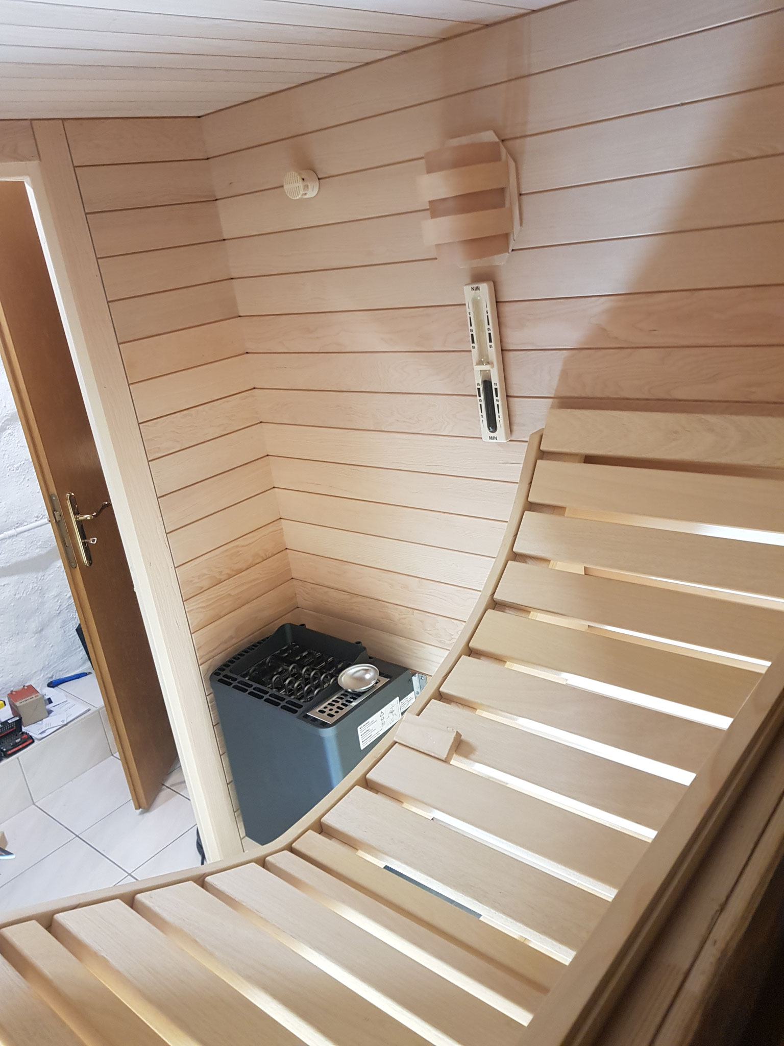 Innen Hemlock horizontal verkleidet