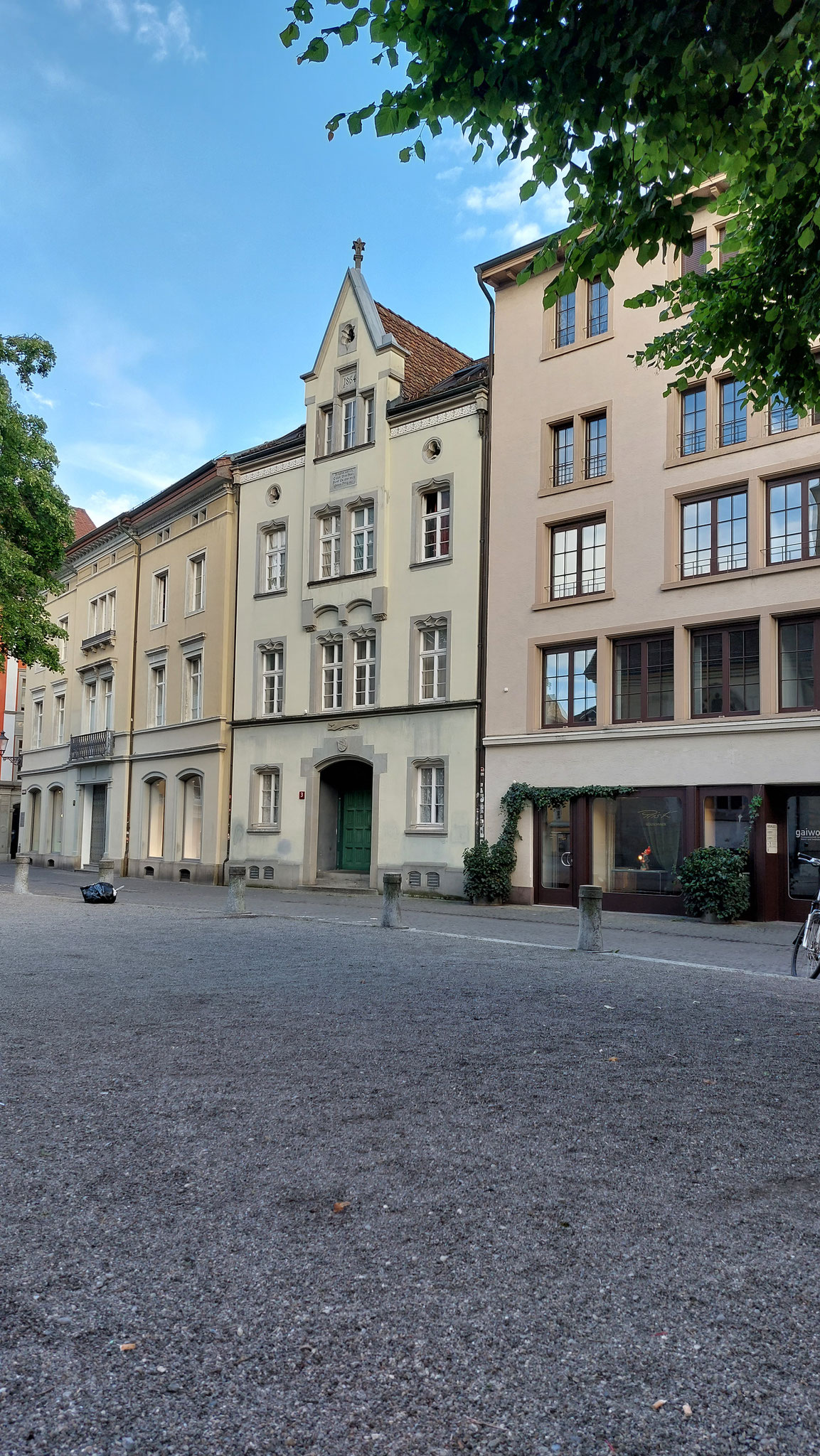 in diesem Haus wurden die Urteile der Ehegerichte verkündet, meistens zu Schaden der Frau