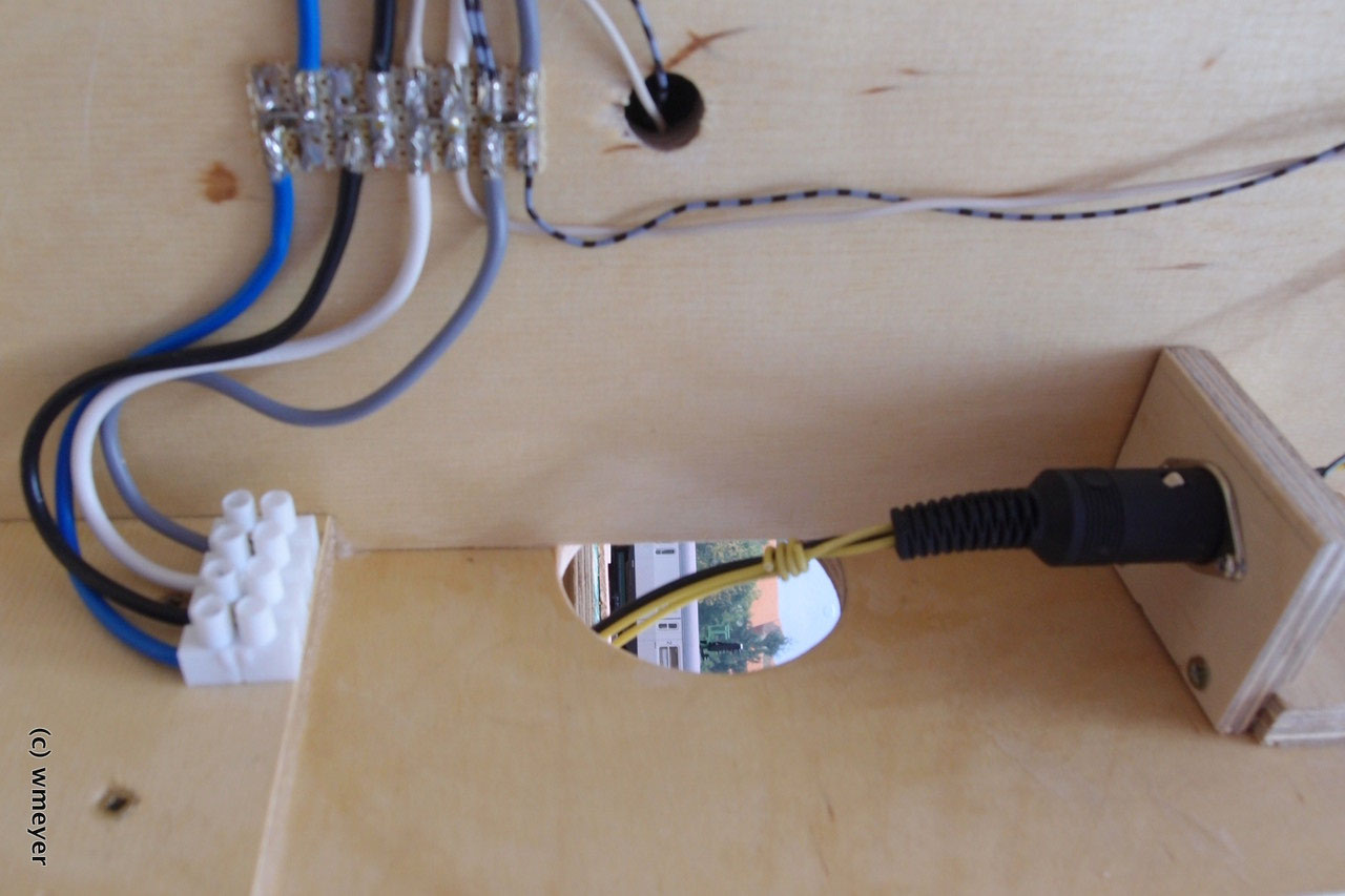 Verbindung über DIN-Stecker zum nächsten Segment
