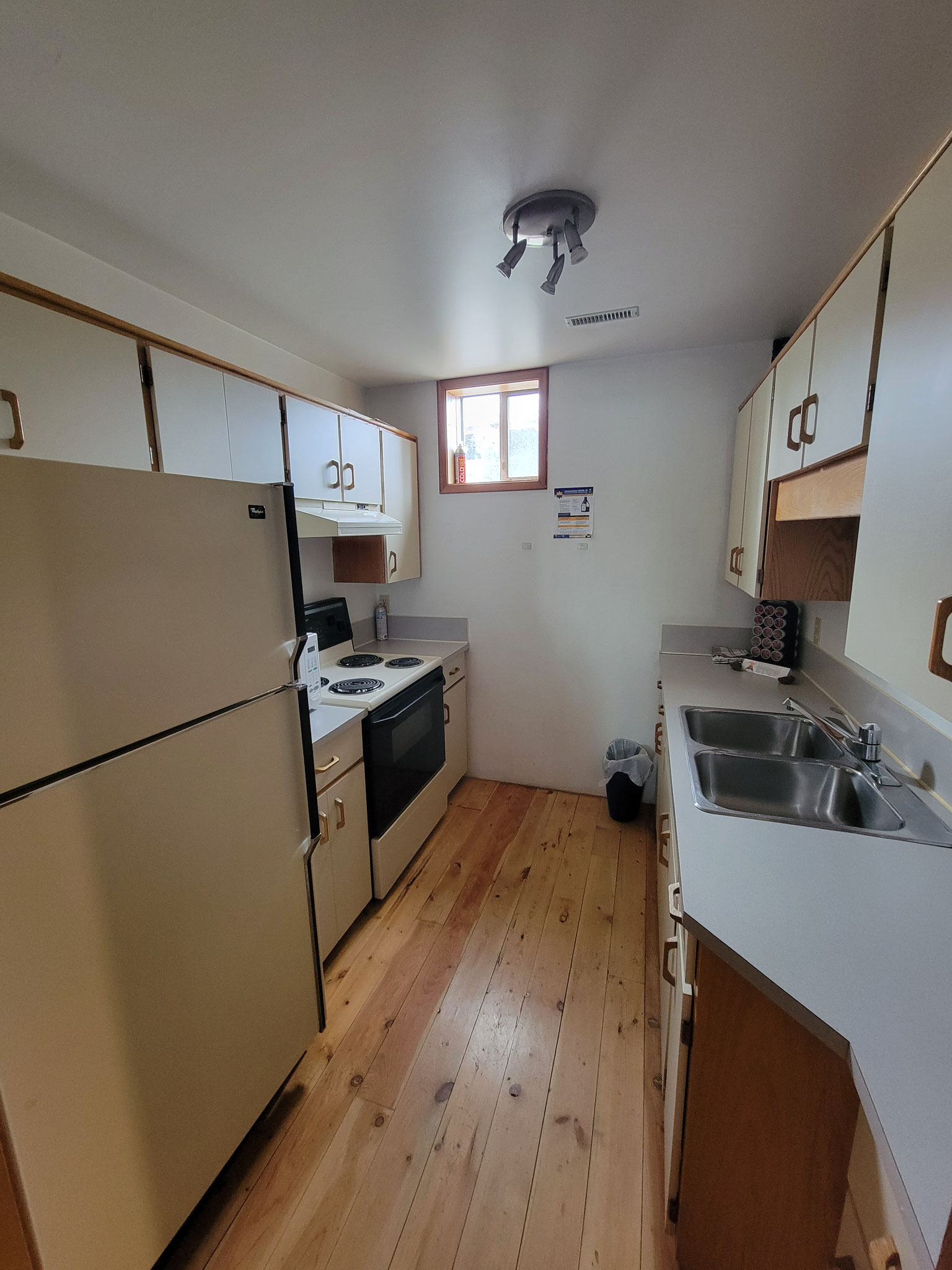 Kitchen available when entire unit is rented (min. 3 nights)