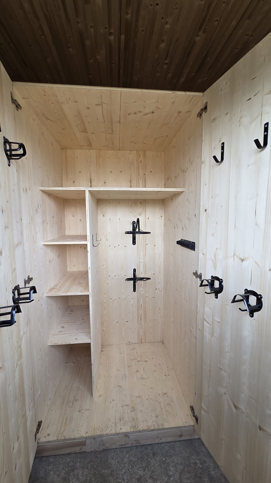 grosser Sattelschrank