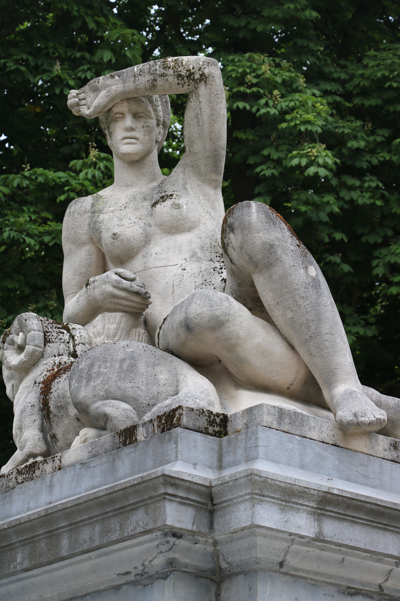Allégorie des quatre saisons - L'été<br/><a href="https://fr.wikipedia.org/wiki/Parc_du_Cinquantenaire" target="_blank"><em style="color: #666;">plus d'infos</em></a>