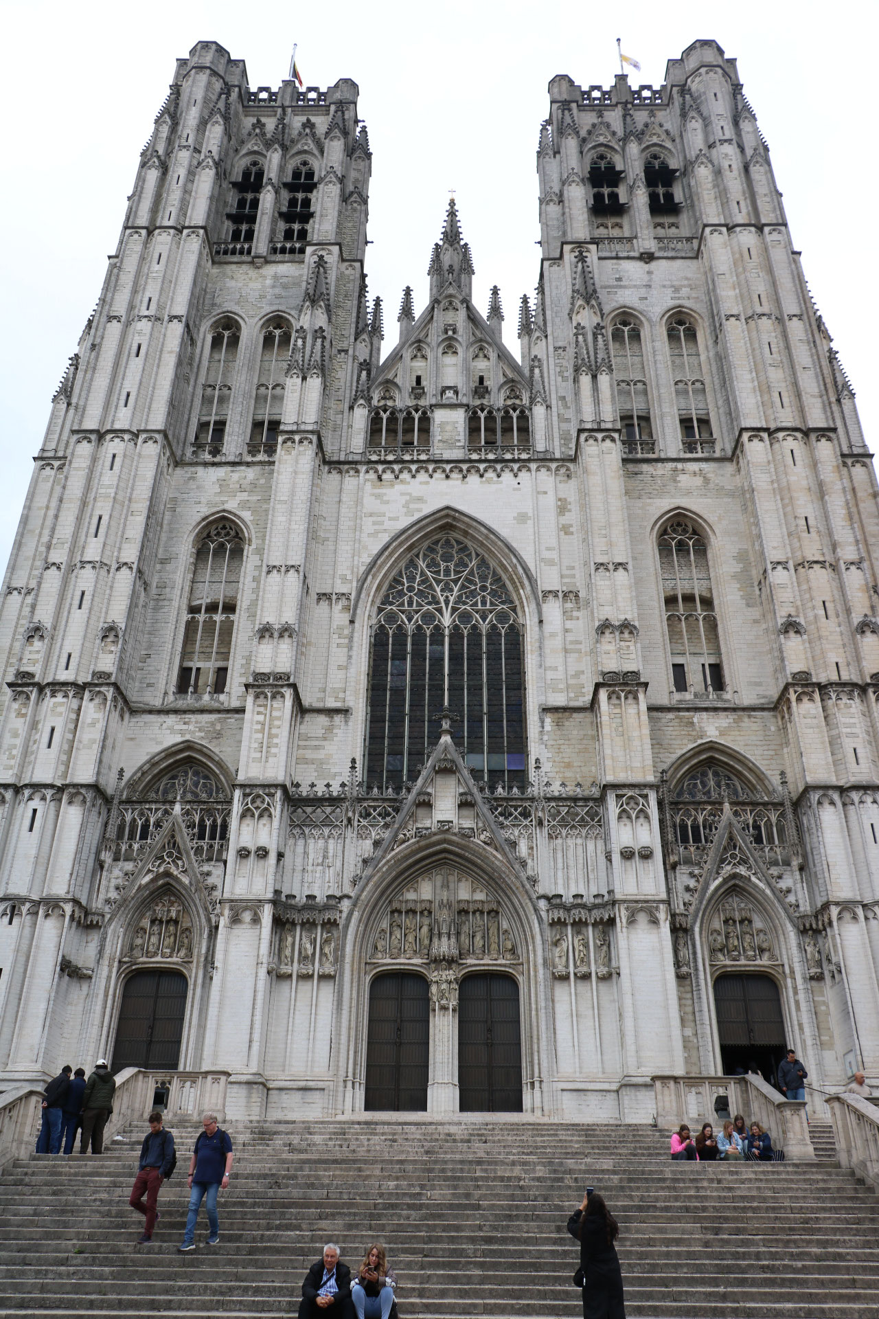 La cathédrale Saints-Michel-et-Gudule<br/><a href="https://fr.wikipedia.org/wiki/Cathédrale_Saints-Michel-et-Gudule_de_Bruxelles" target="_blank"><em style="color: #666;">plus d'infos</em></a>