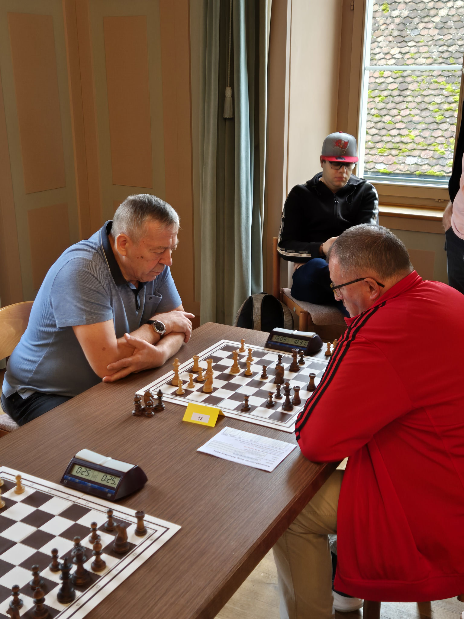 Robert Stöckli (Schachsenioren Aargau) gegen Ruedi Farner (SG Baden)