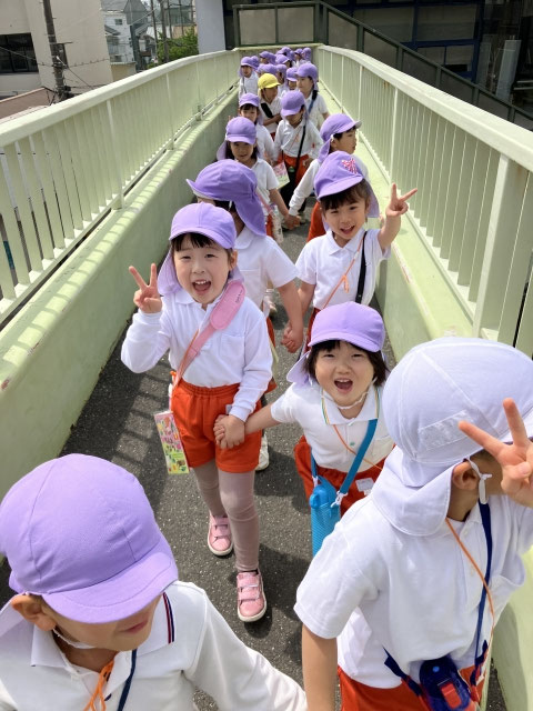 歩道橋を渡ったよ～！