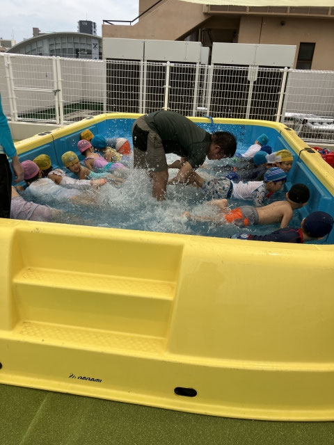 ５歳児はバタ足バチャバチャ