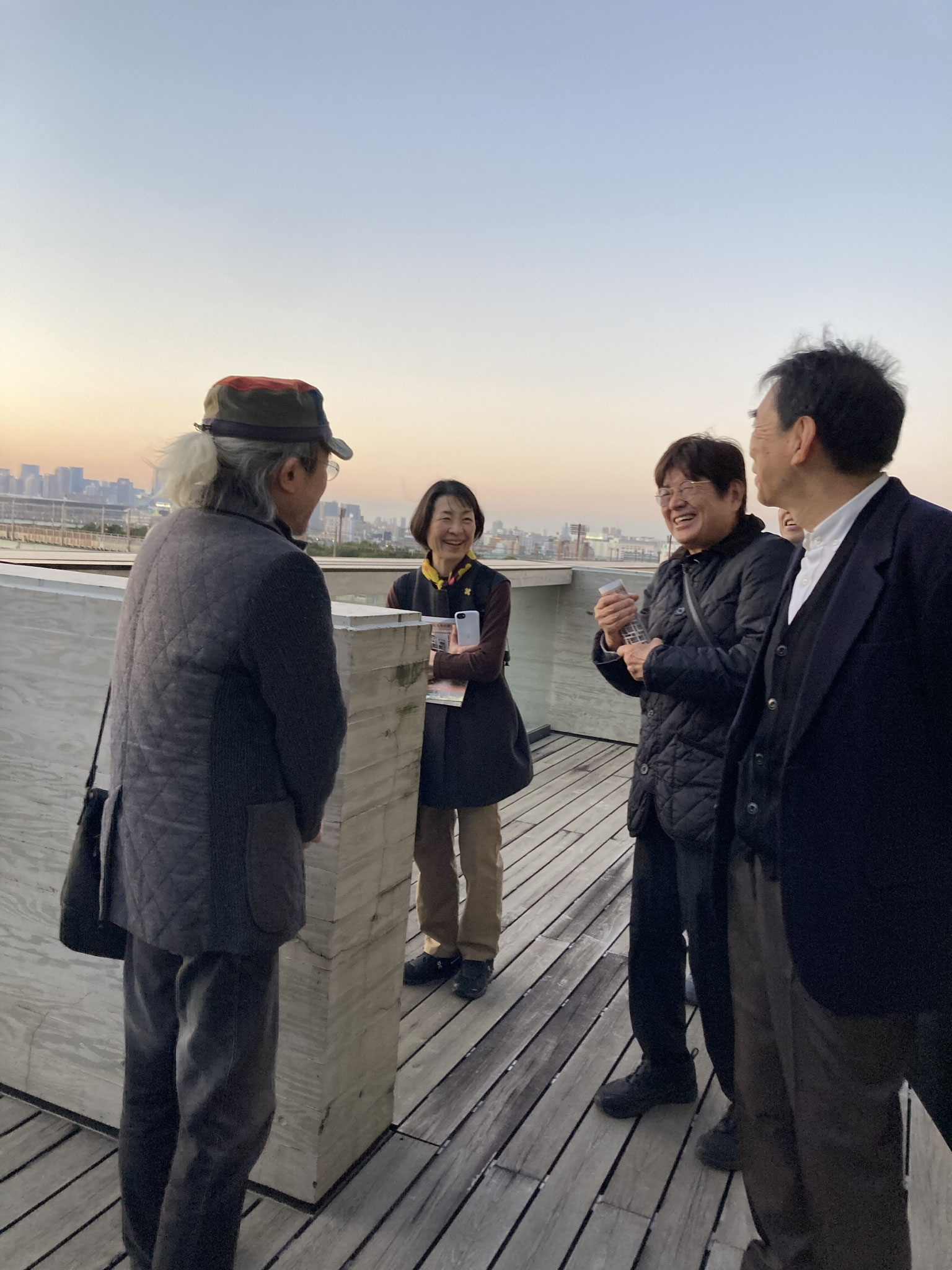 同じく、空気の澄んだ日には都心の高層ビルの向こうに遠く富士山を望むことが出来ます。