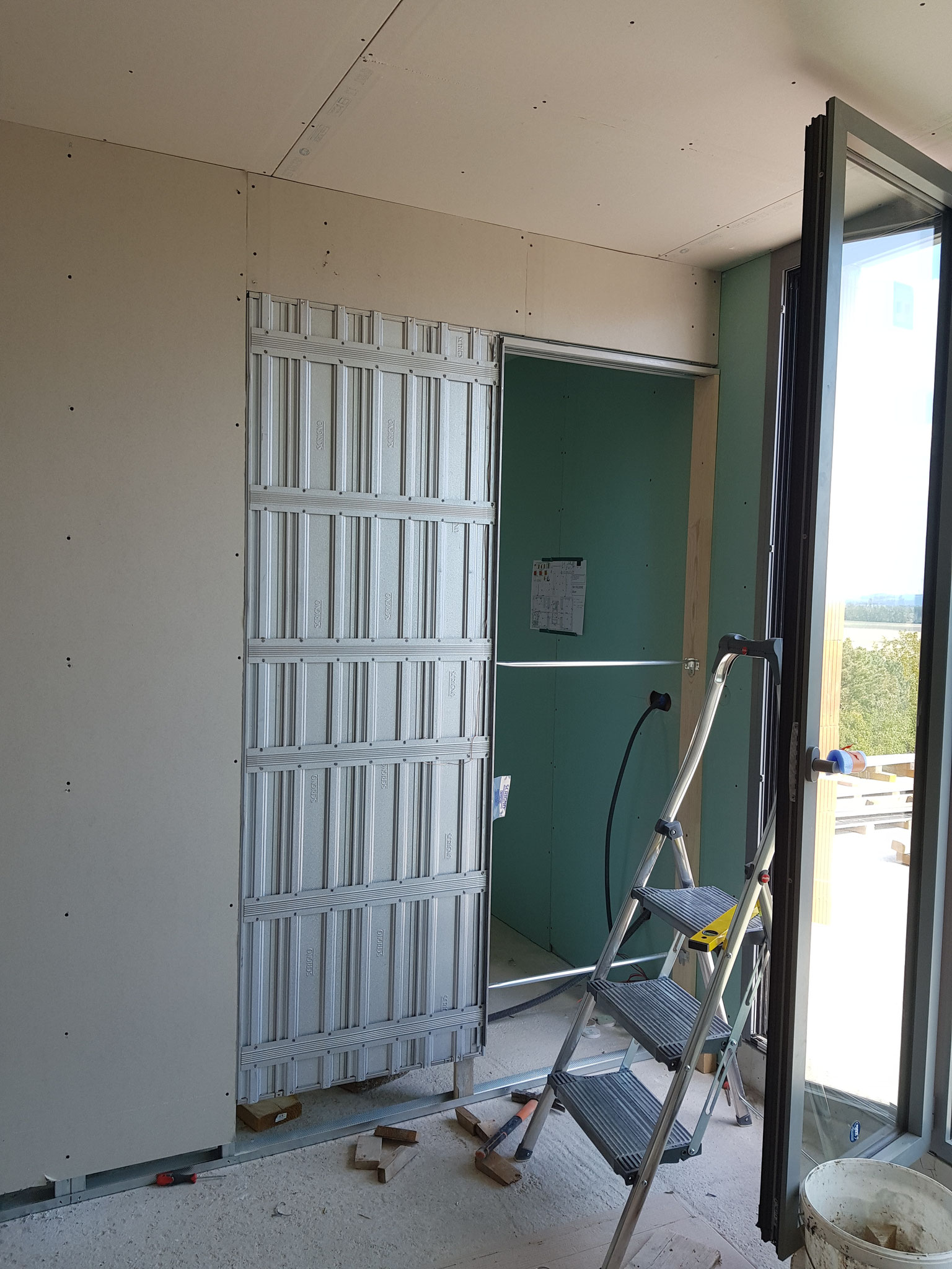 Porte à galandage entre la chambre parentale et la salle d'eau