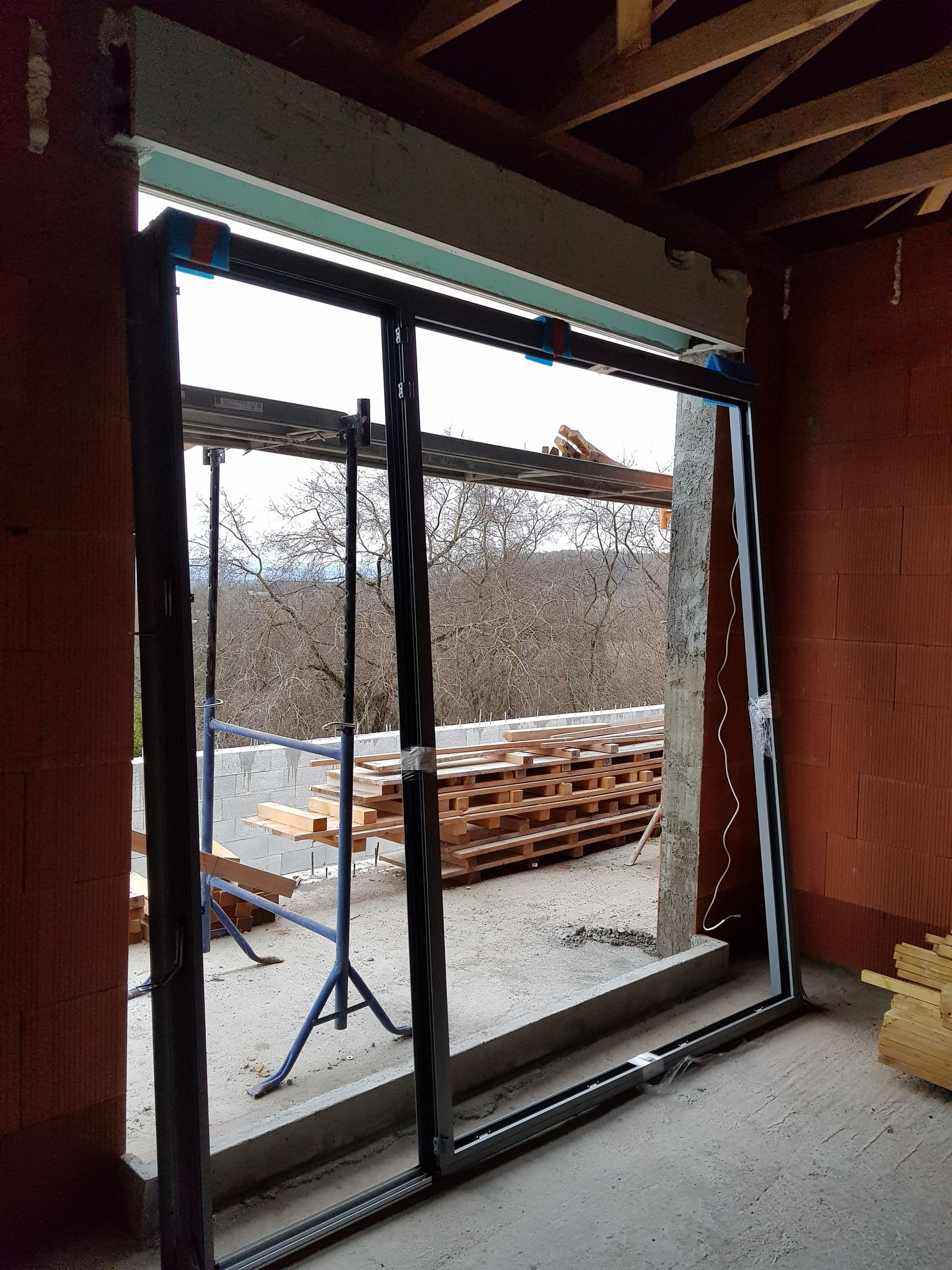 Chambre parentale : Grande partie fixe avec une porte fenêtre permettant l'accès à la terrasse SUD