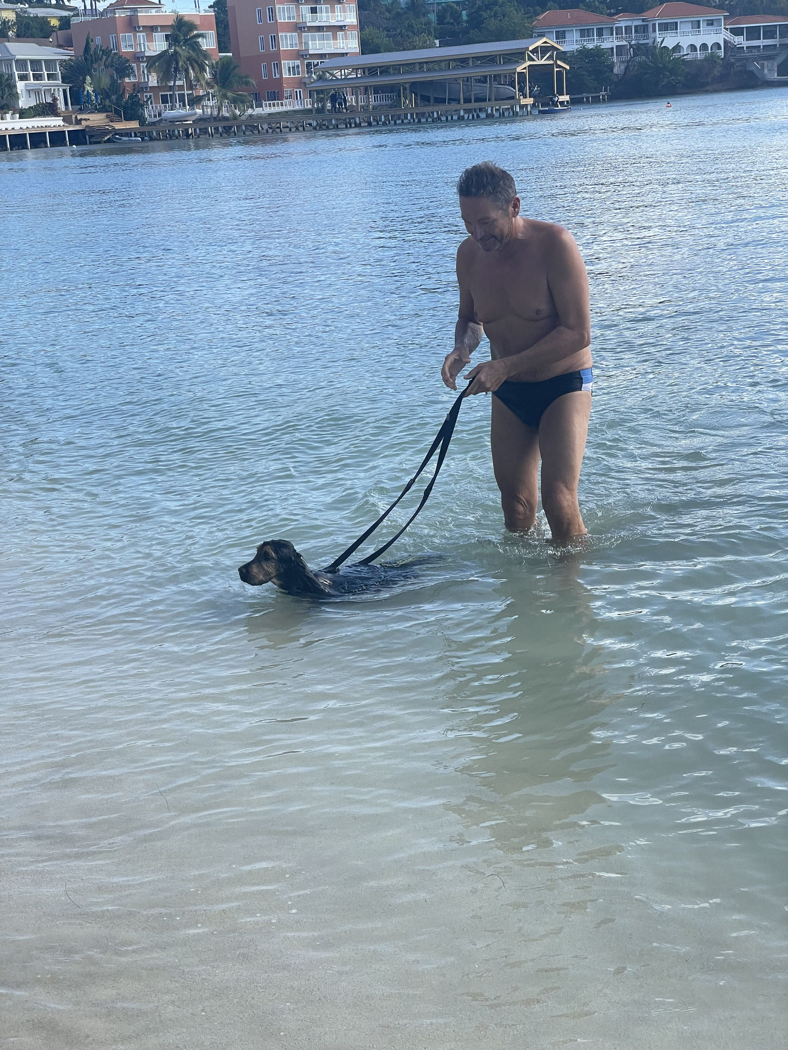 Berry lernt schwimmen 