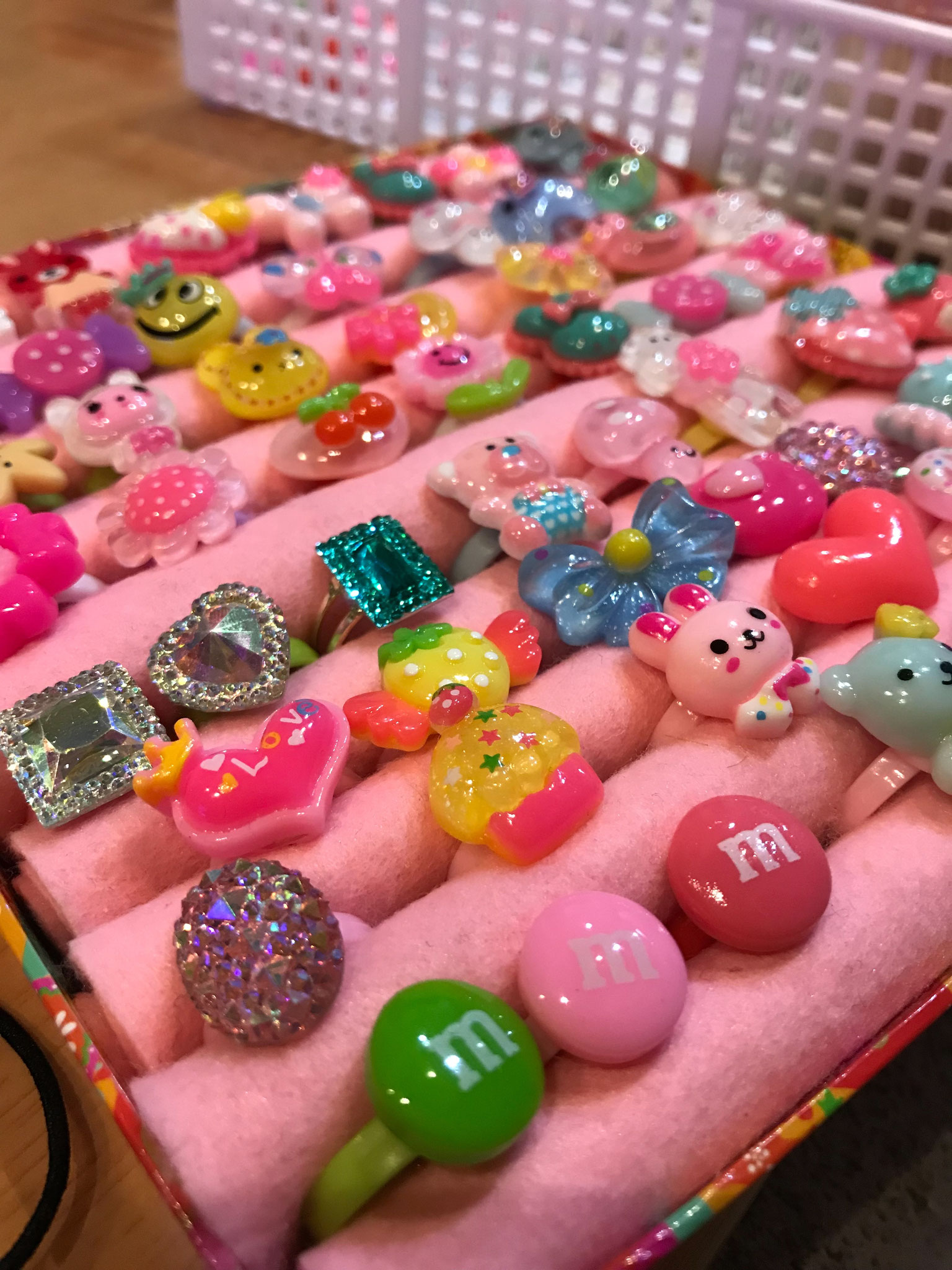 <div style=" font-size:10px; font-weight:bold;"> mie-noe <br /> アクセサリー、ヘアアクセサリーの販売。　デコドールのワークショップ </div>